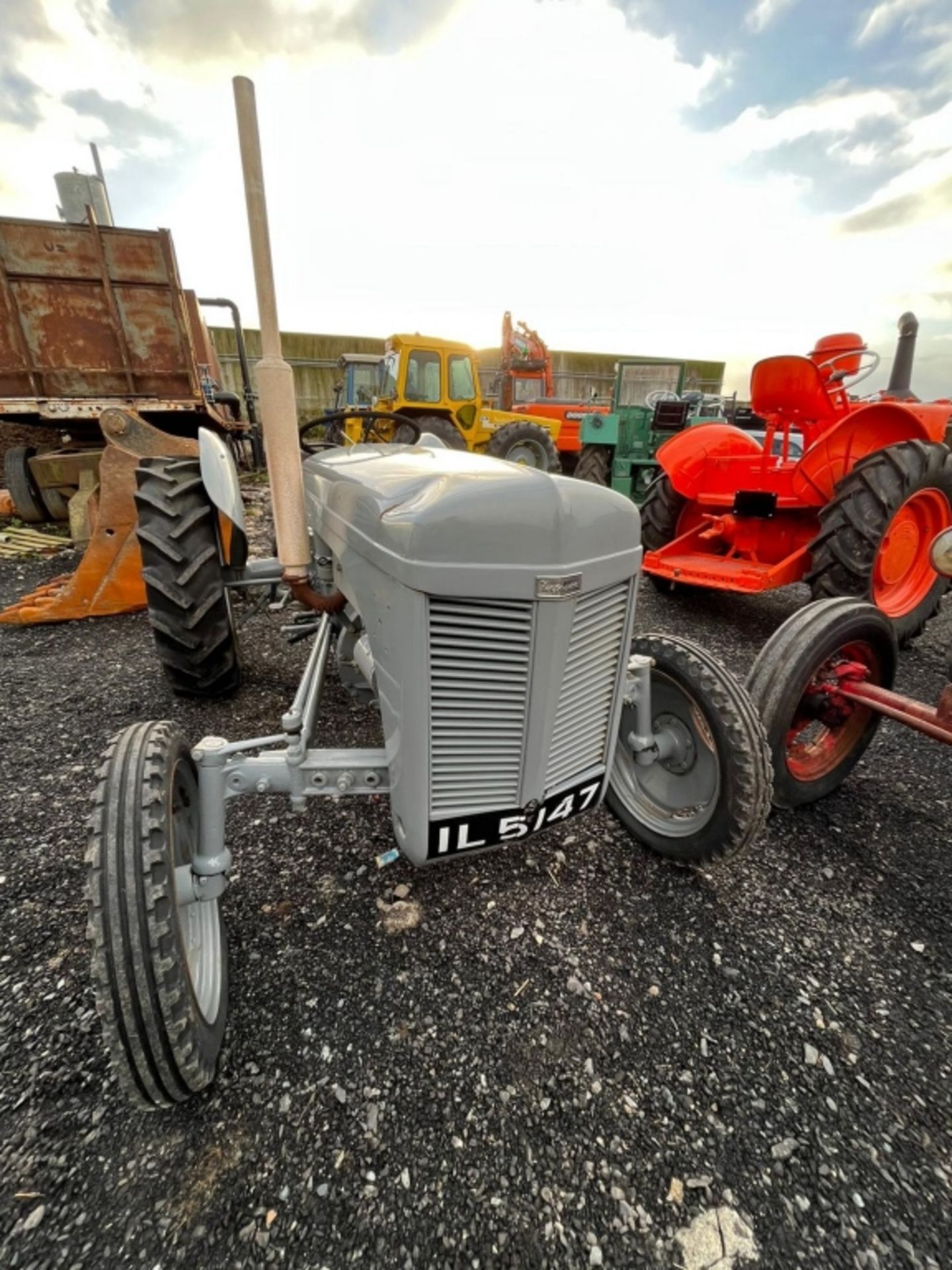 VINTAGE FERGUSON TRACTOR - Image 4 of 23