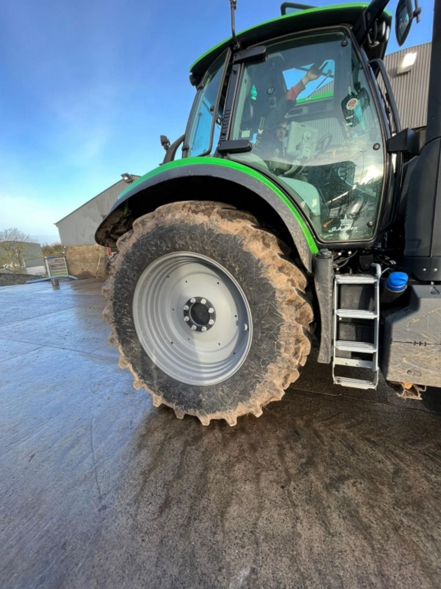 DEUTZ FAHR 6215 RC SHIFT TRACTOR 2020 - Image 61 of 79