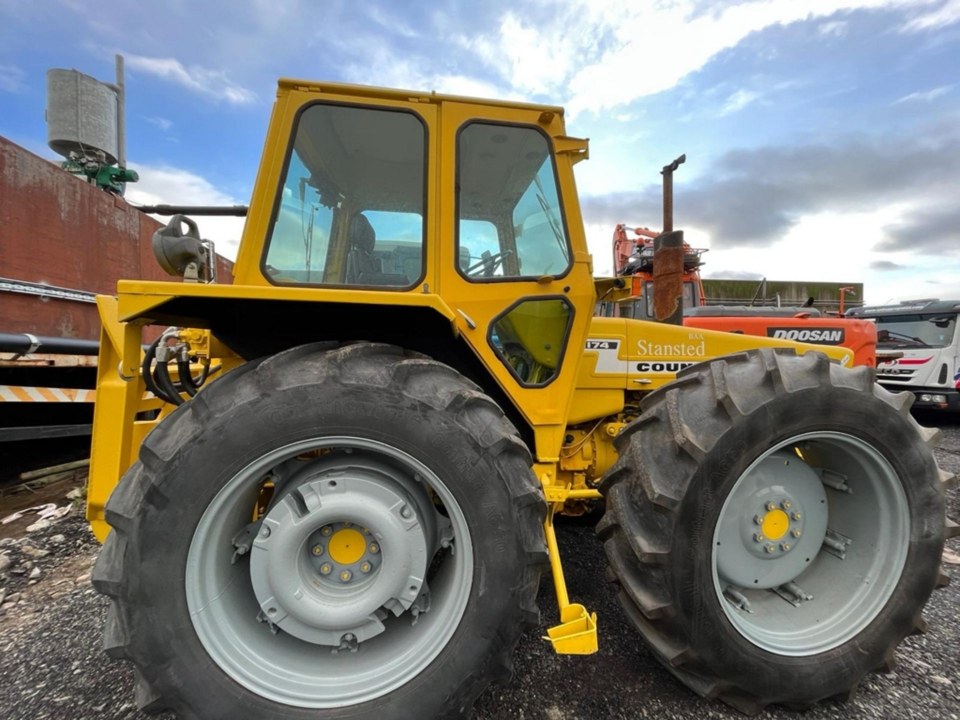 VINTAGE TRACTOR COUNTY STANSTEAD 1175