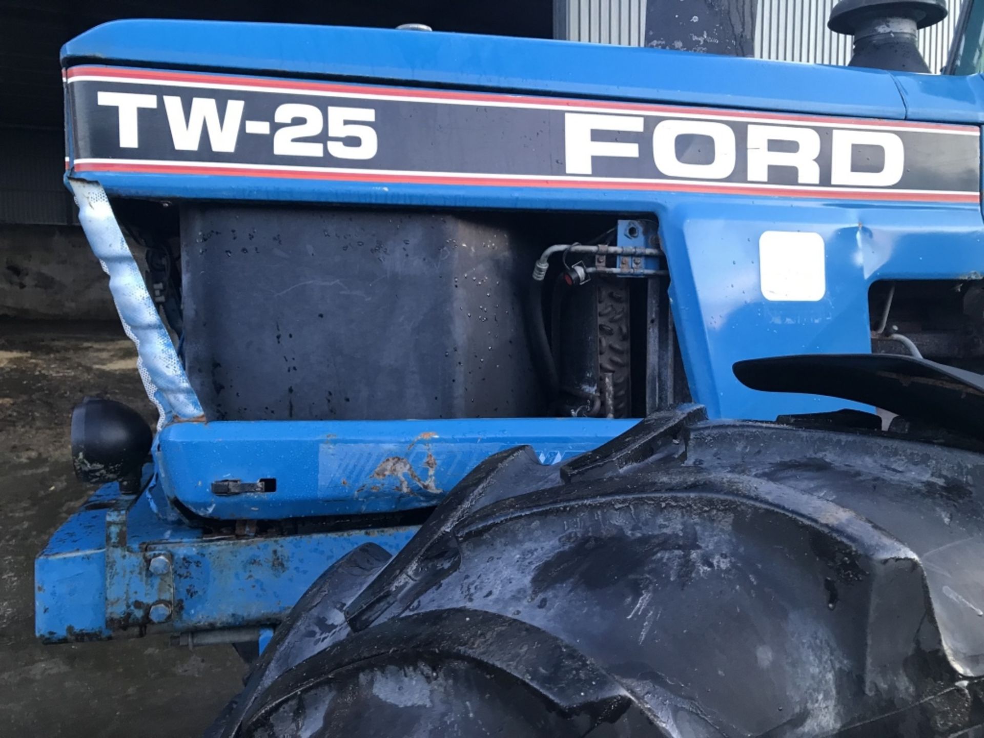 FORD TW25 TRACTOR - Image 2 of 14