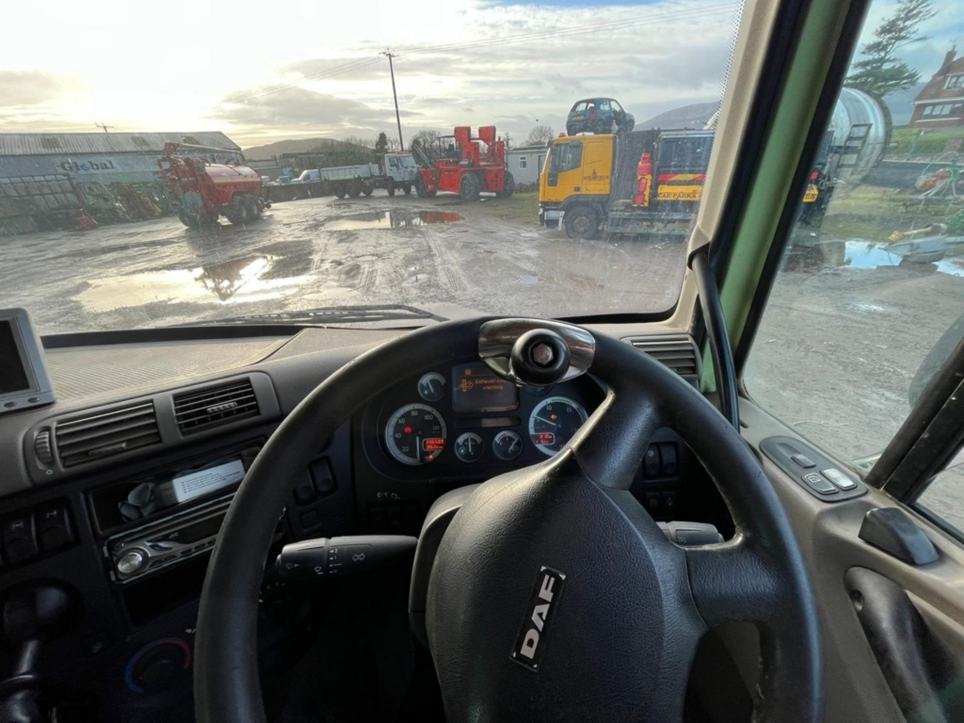 DAF CF85 . 360 - Image 24 of 40