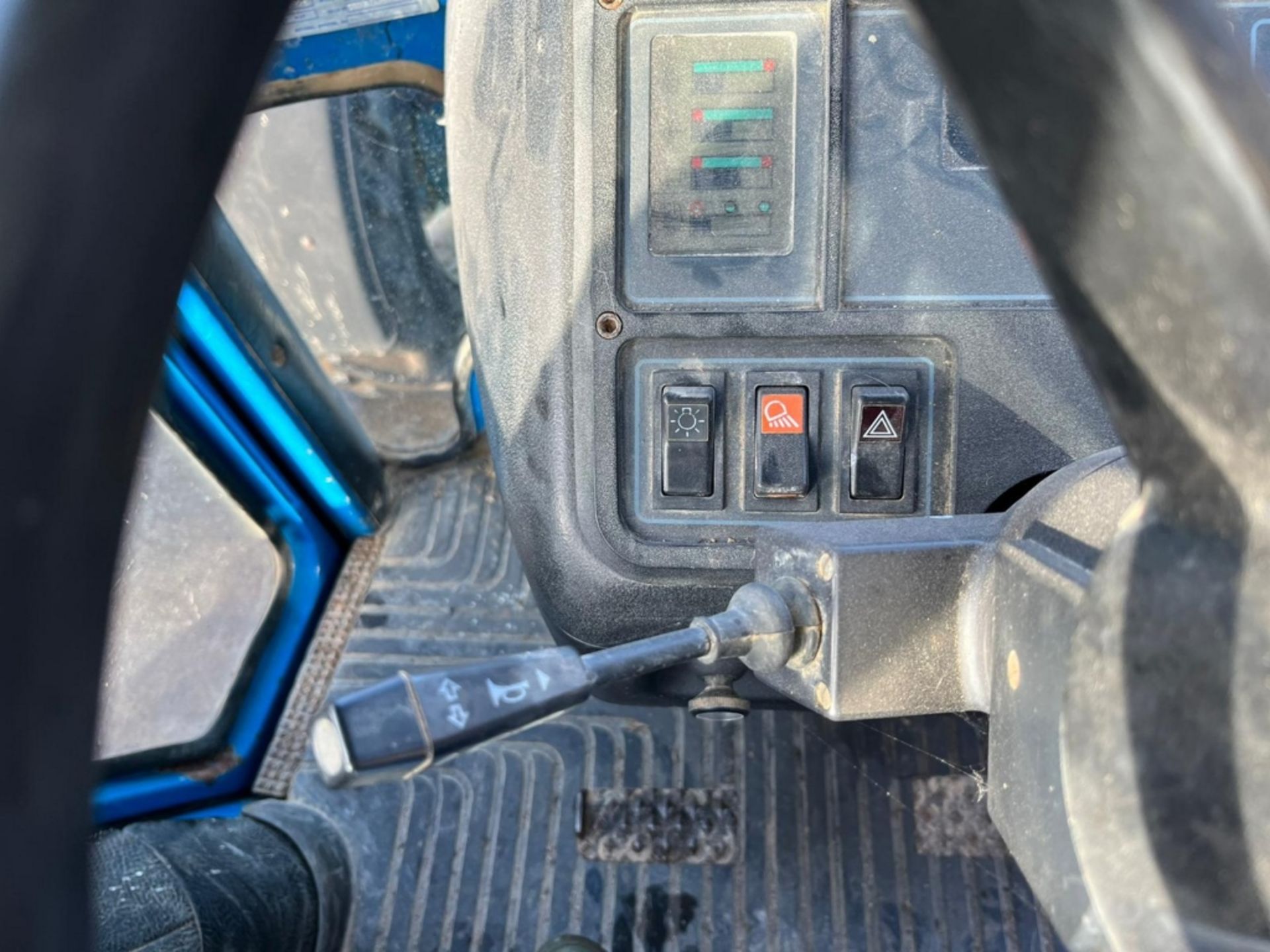 FORD 8730 POWERSHIFT TRACTOR - Image 31 of 36