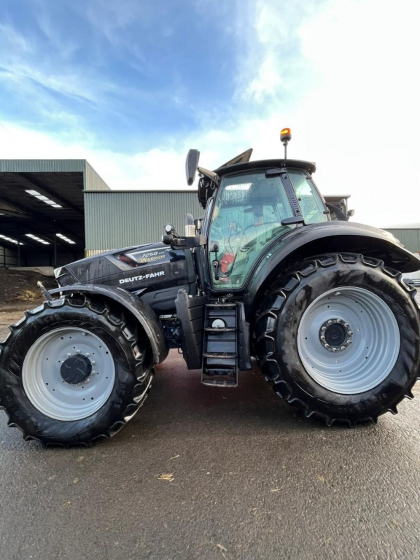 DEUTZ FAHR 7250 TTV WARRIOR TRACTOR - Image 54 of 55