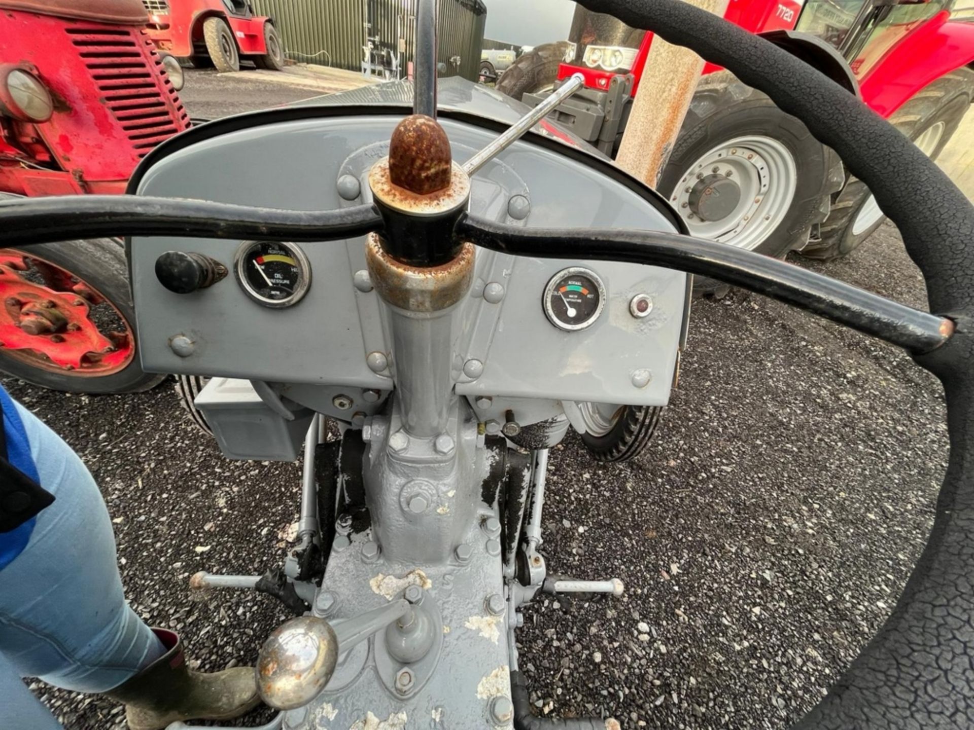 VINTAGE FERGUSON TRACTOR - Image 17 of 23