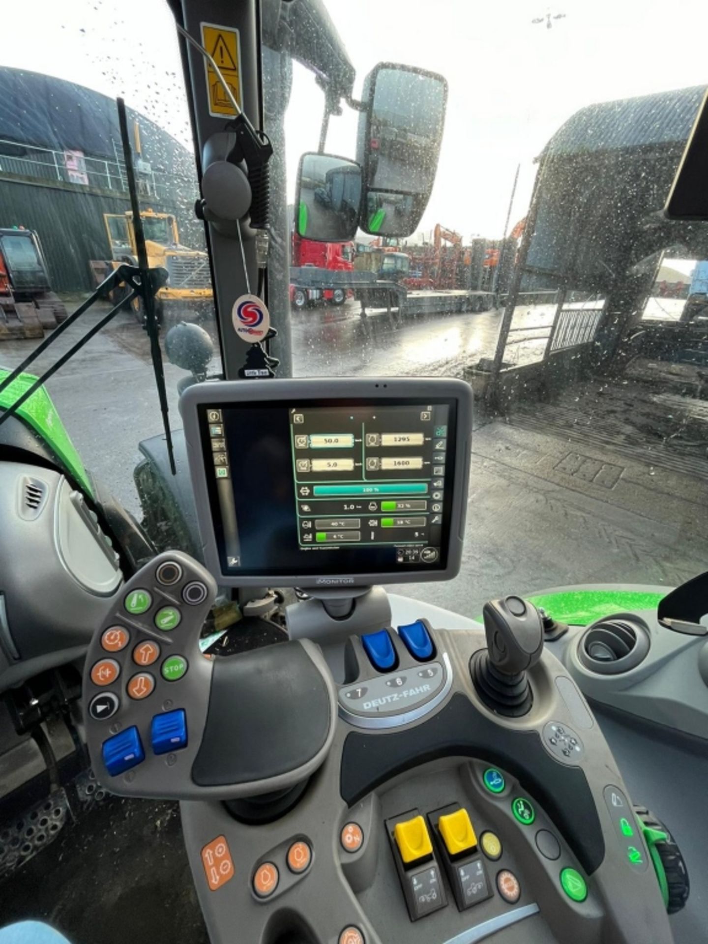 DEUTZ FAHR 6215 RC SHIFT TRACTOR 2020 - Image 27 of 79