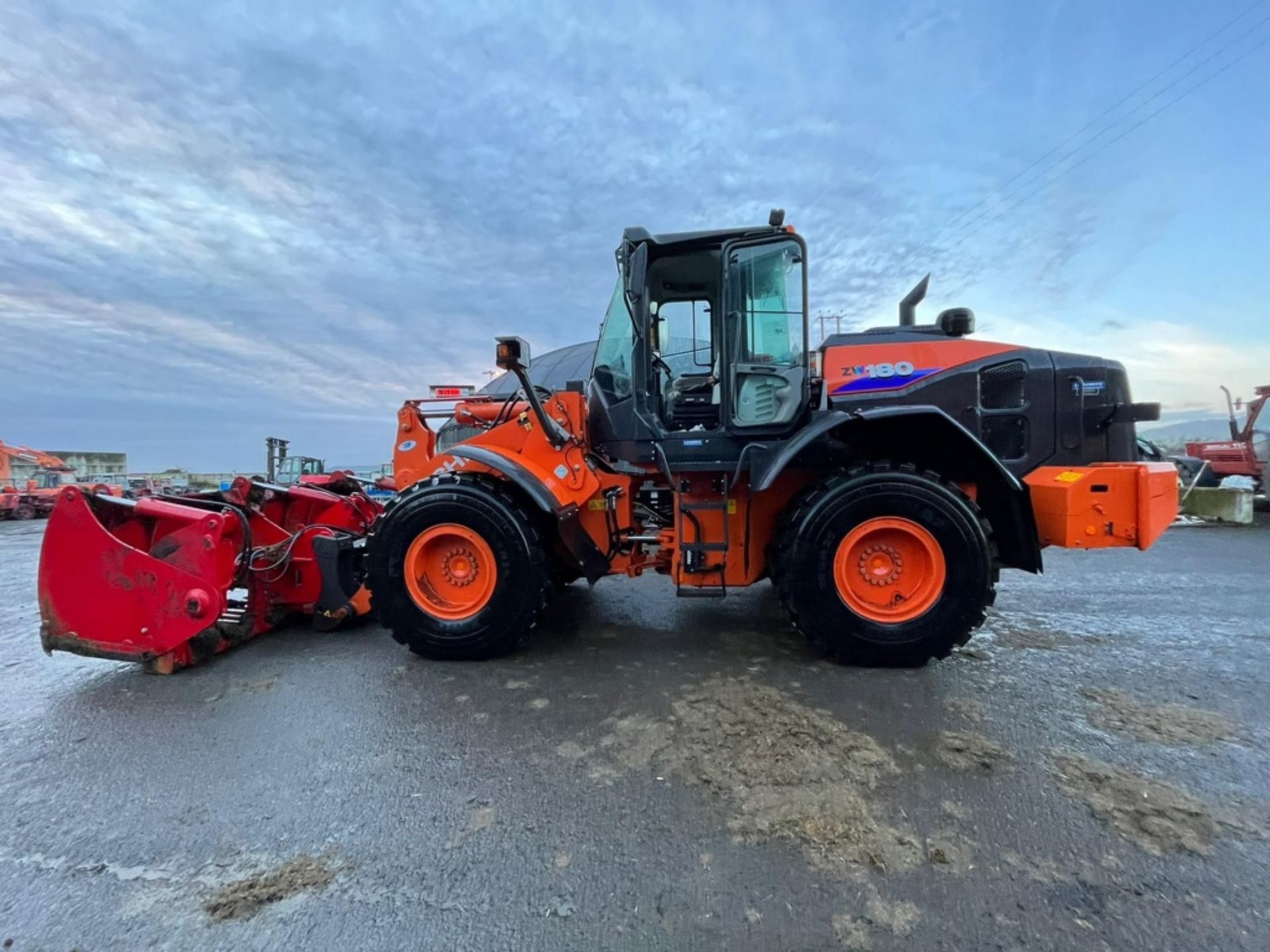 HITACHI LOADING SHOVEL 2W180 2019 - Image 2 of 28