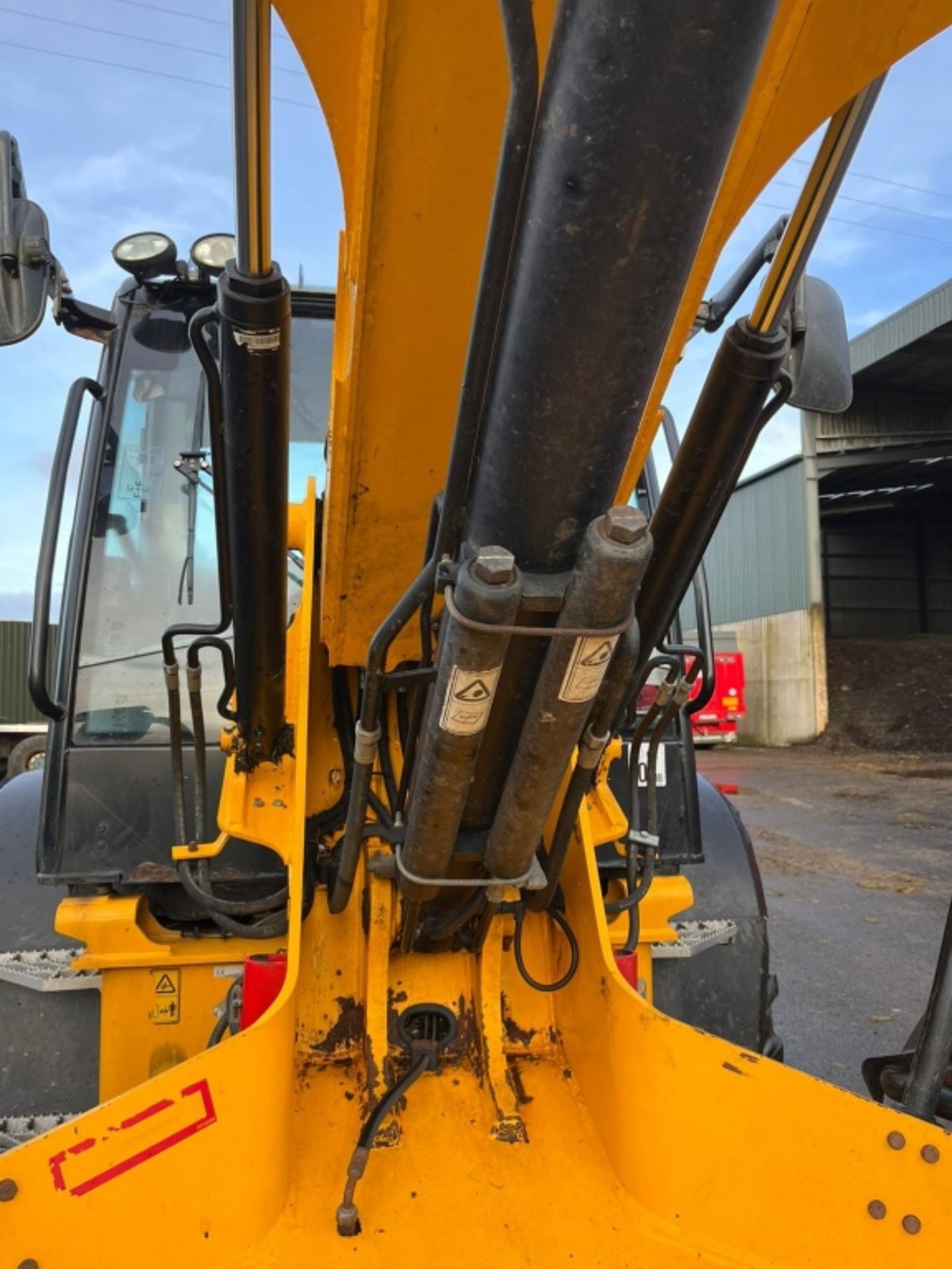 JCB AGRI TM 320s TELEHANDLER 2015 - Image 27 of 48