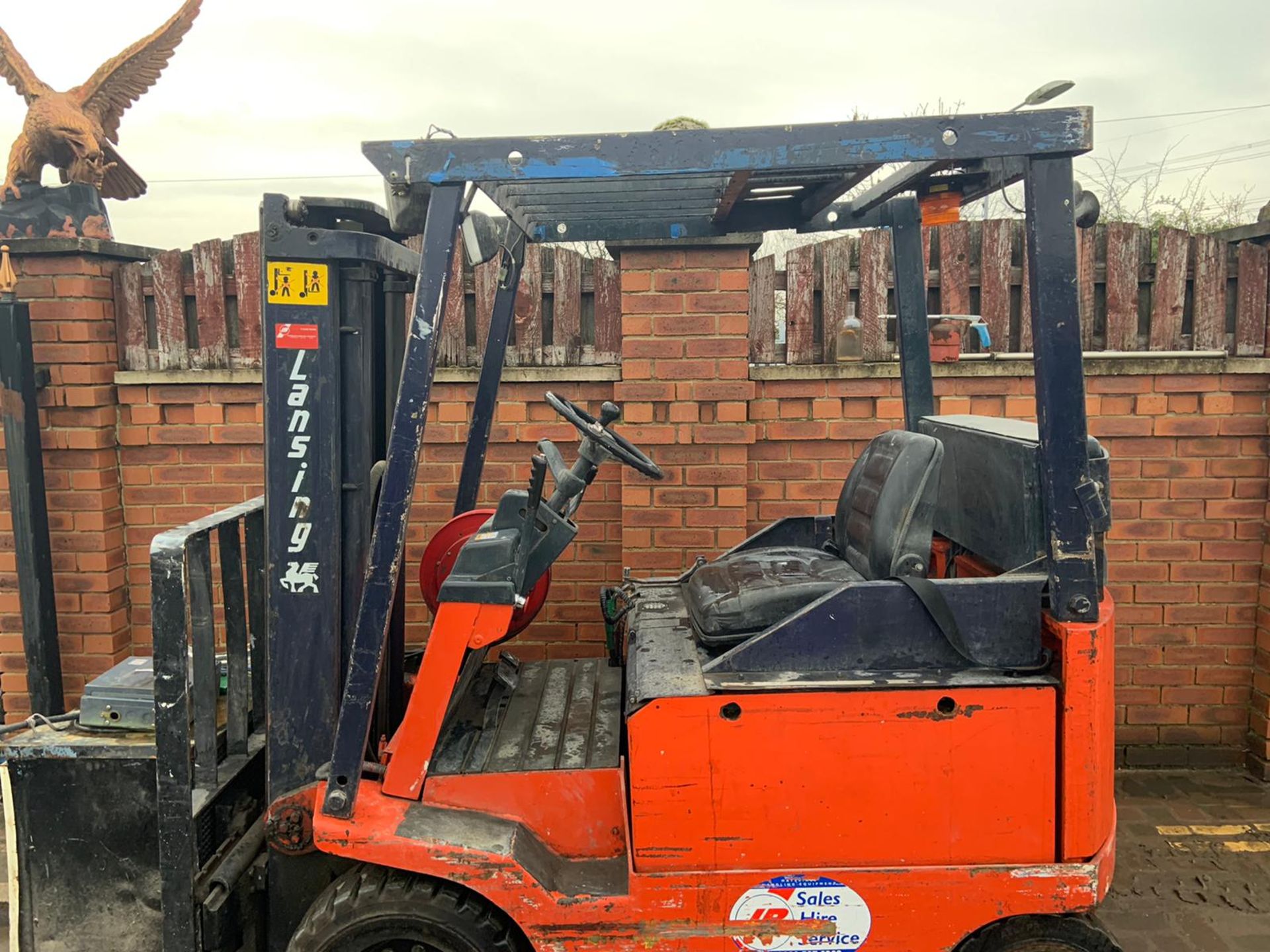 2TON LANSING BATTERY FORKLIFT