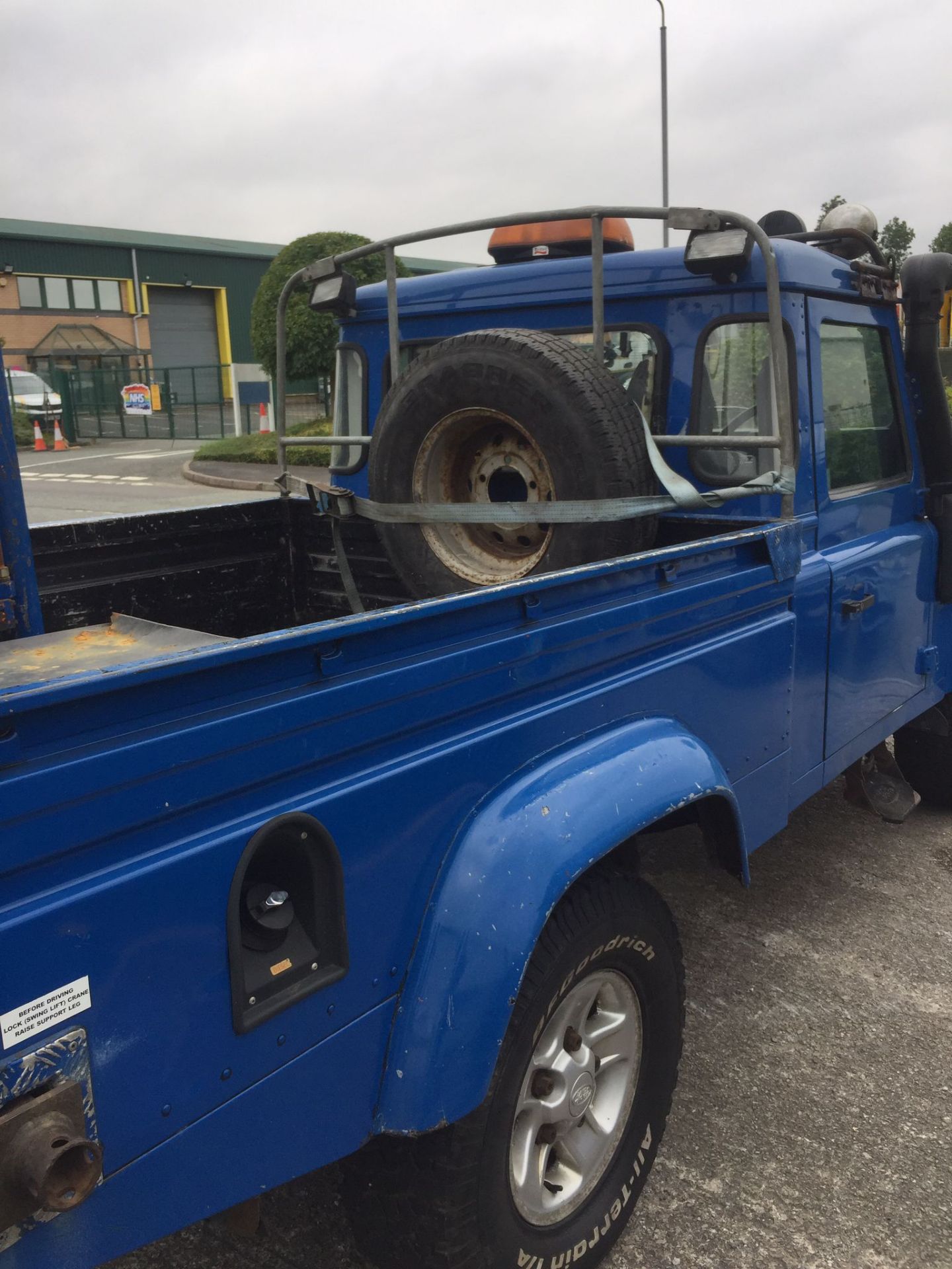 land rover with winch/crane - Image 9 of 9