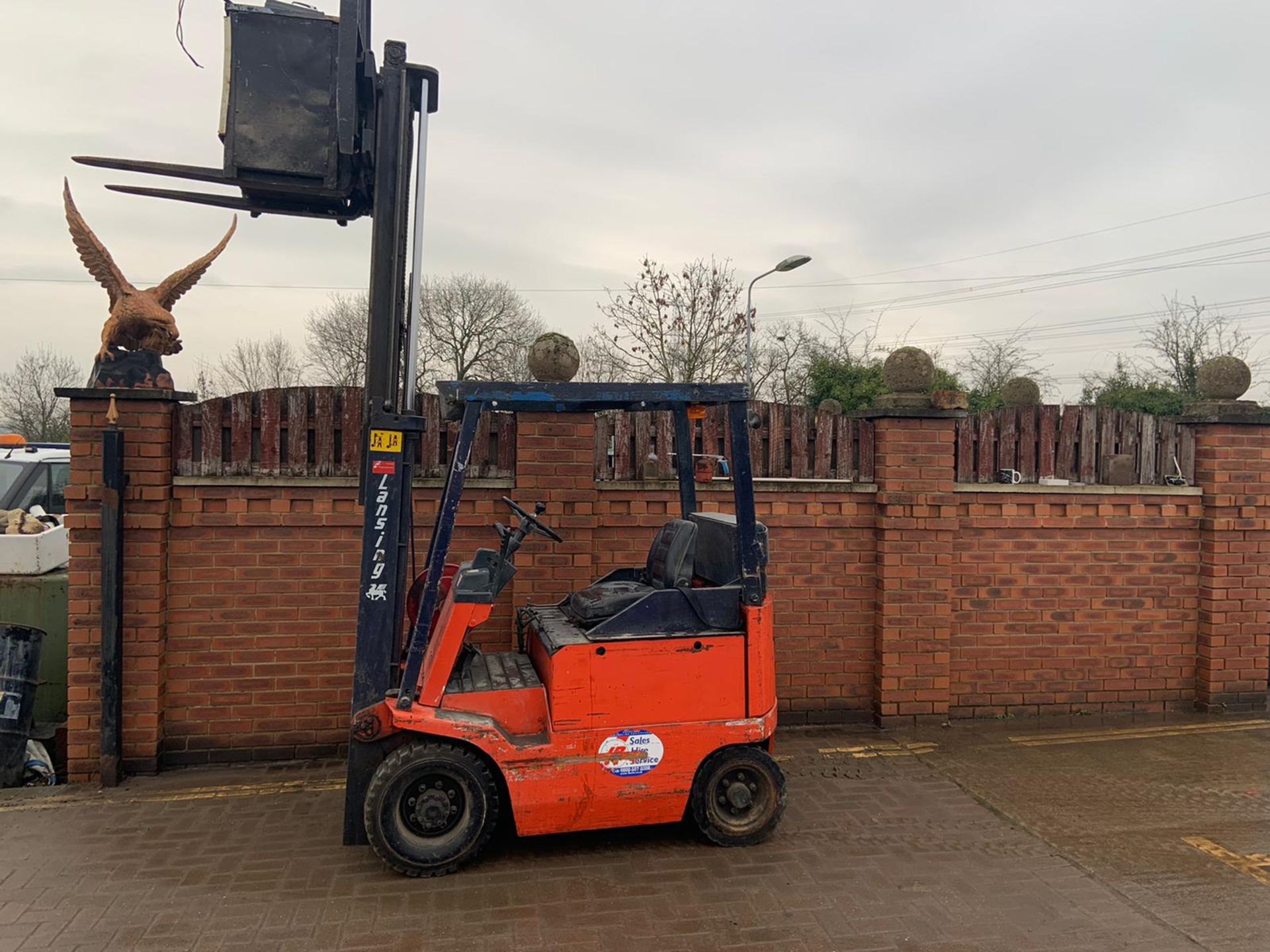 2TON LANSING BATTERY FORKLIFT - Image 3 of 8