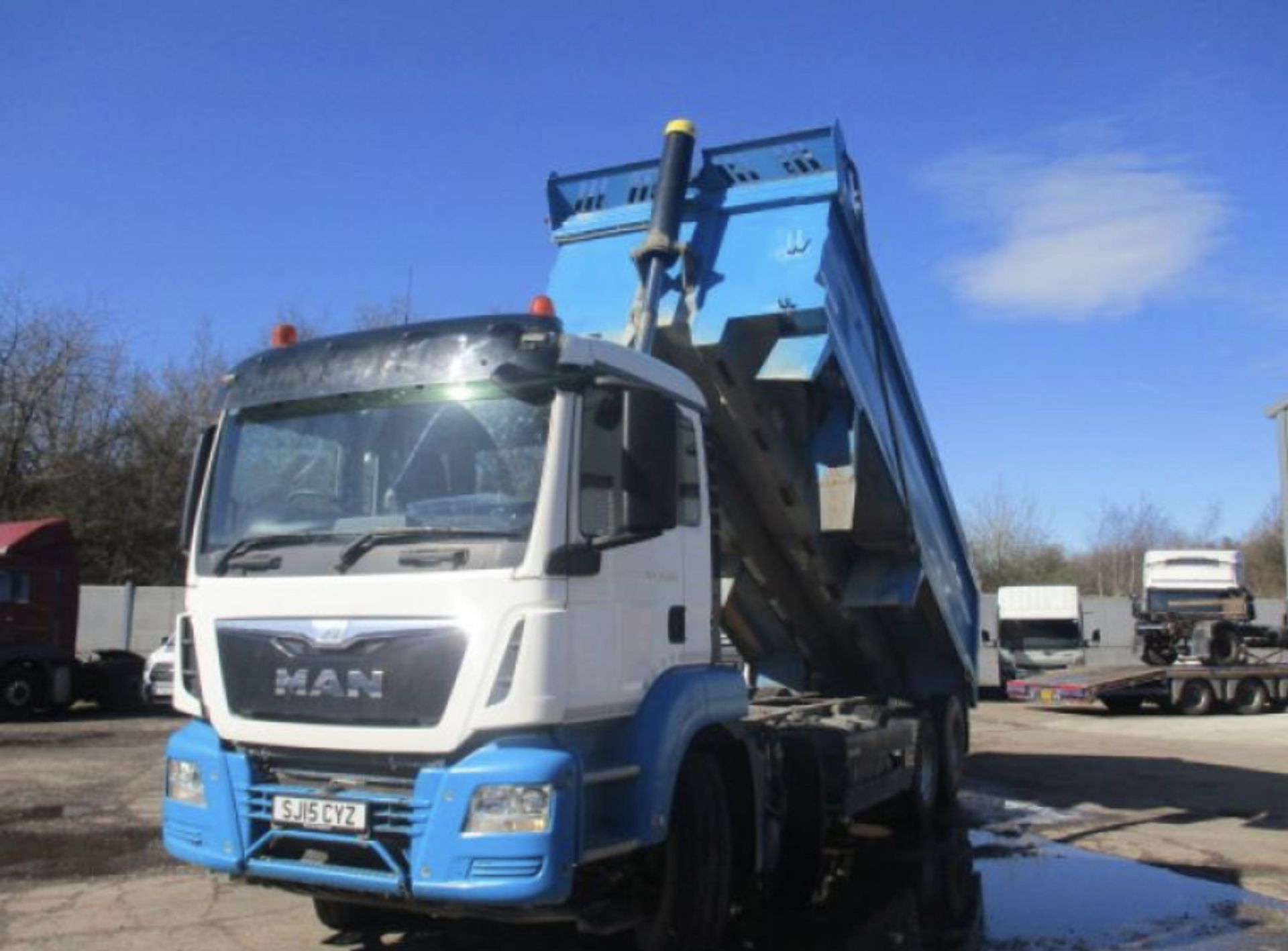 MAN TGS 32.400 tipper - Image 2 of 29