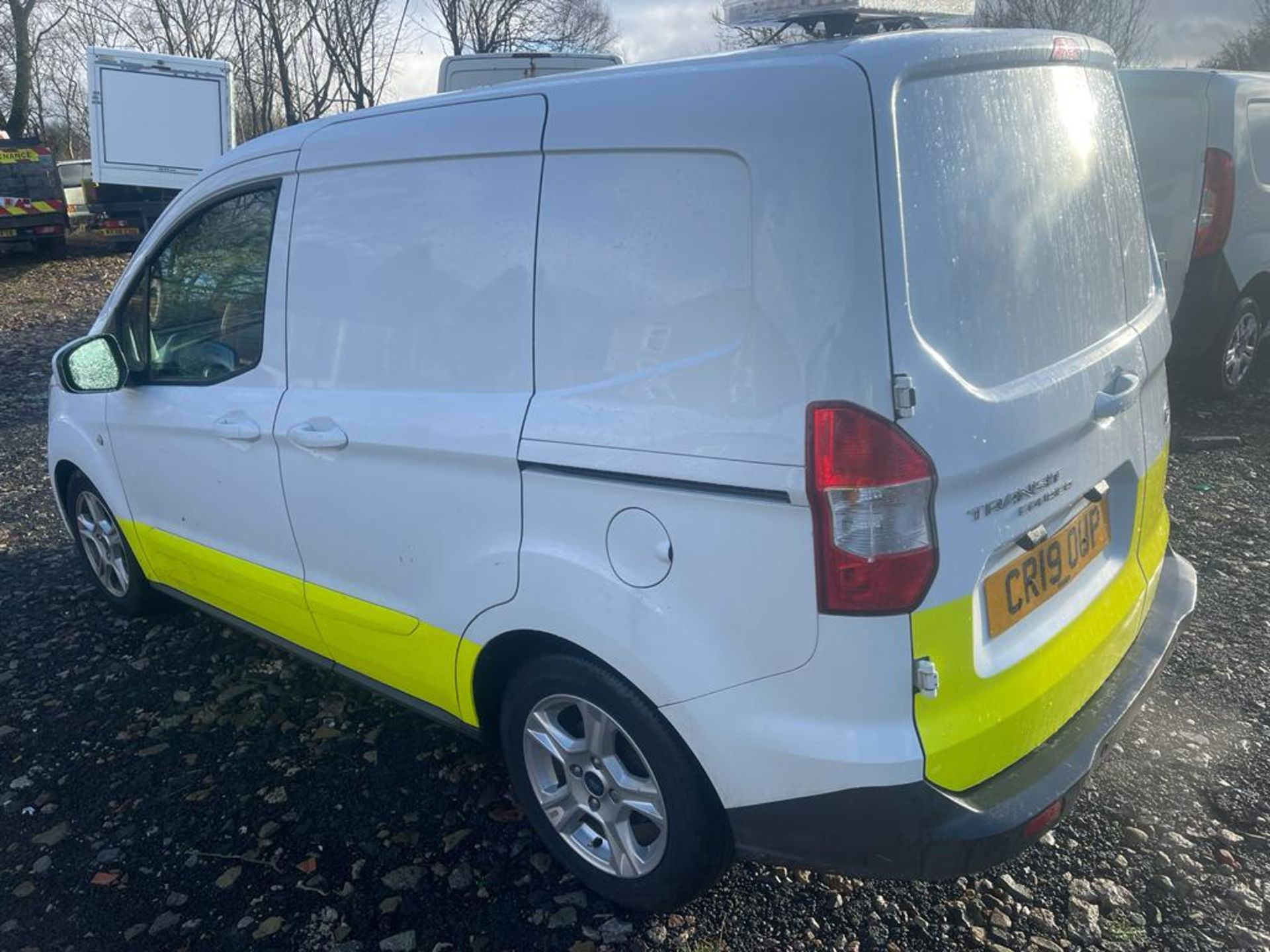 2019 ford transit courier limted van - Image 3 of 15