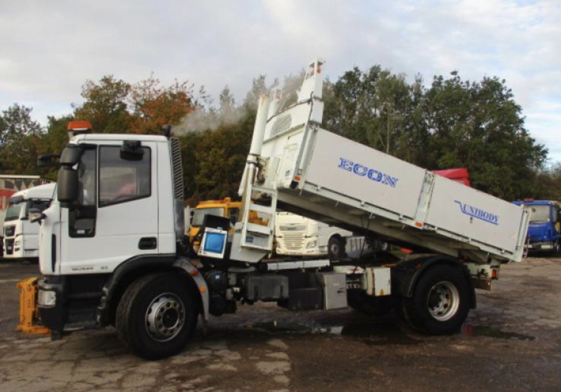 IVECO 180 E25 tipper - Image 2 of 20