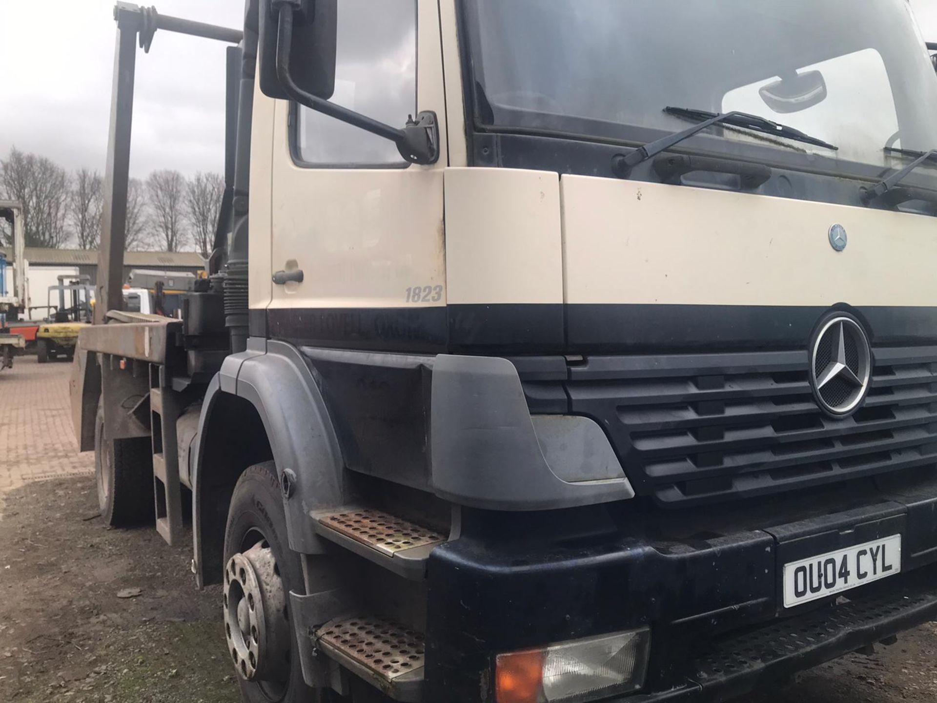 2004 MERCEDS 1823 SKIP TRUCK