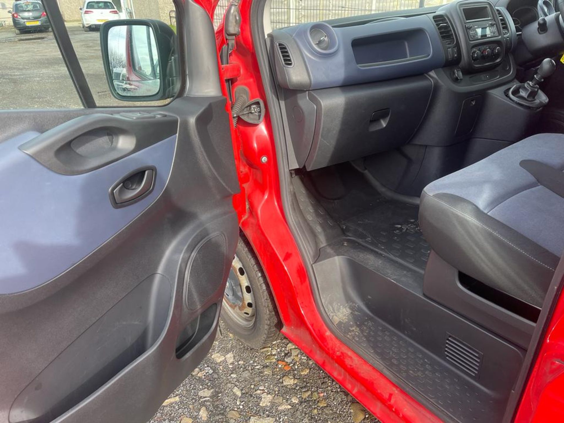 Vauxhall vivaro L1H1 2018 - Image 11 of 18