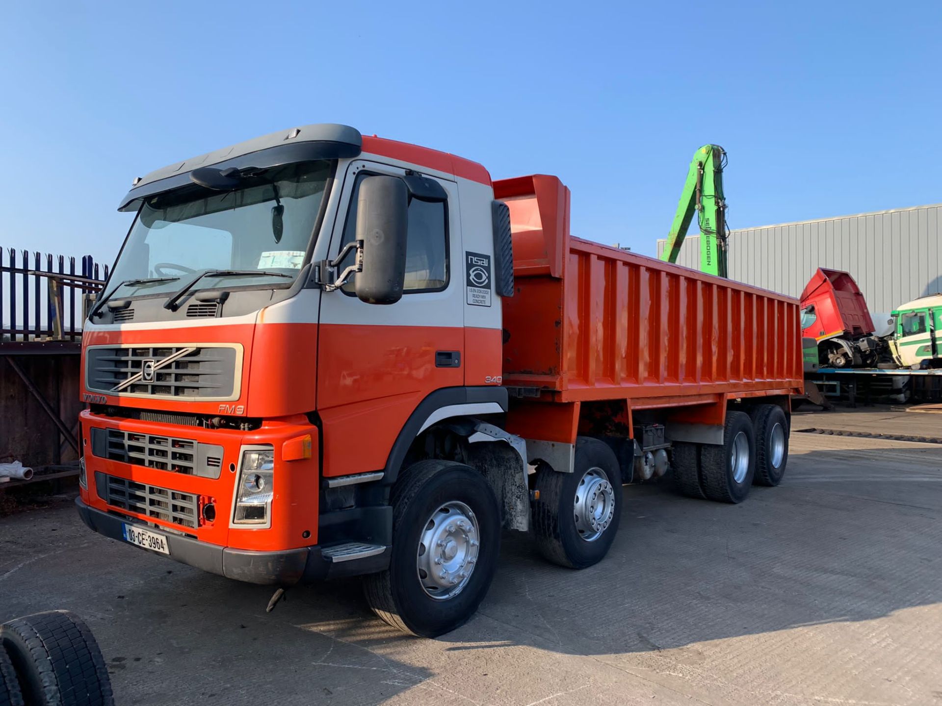 2003 VOLVO 8X4 TIPPER