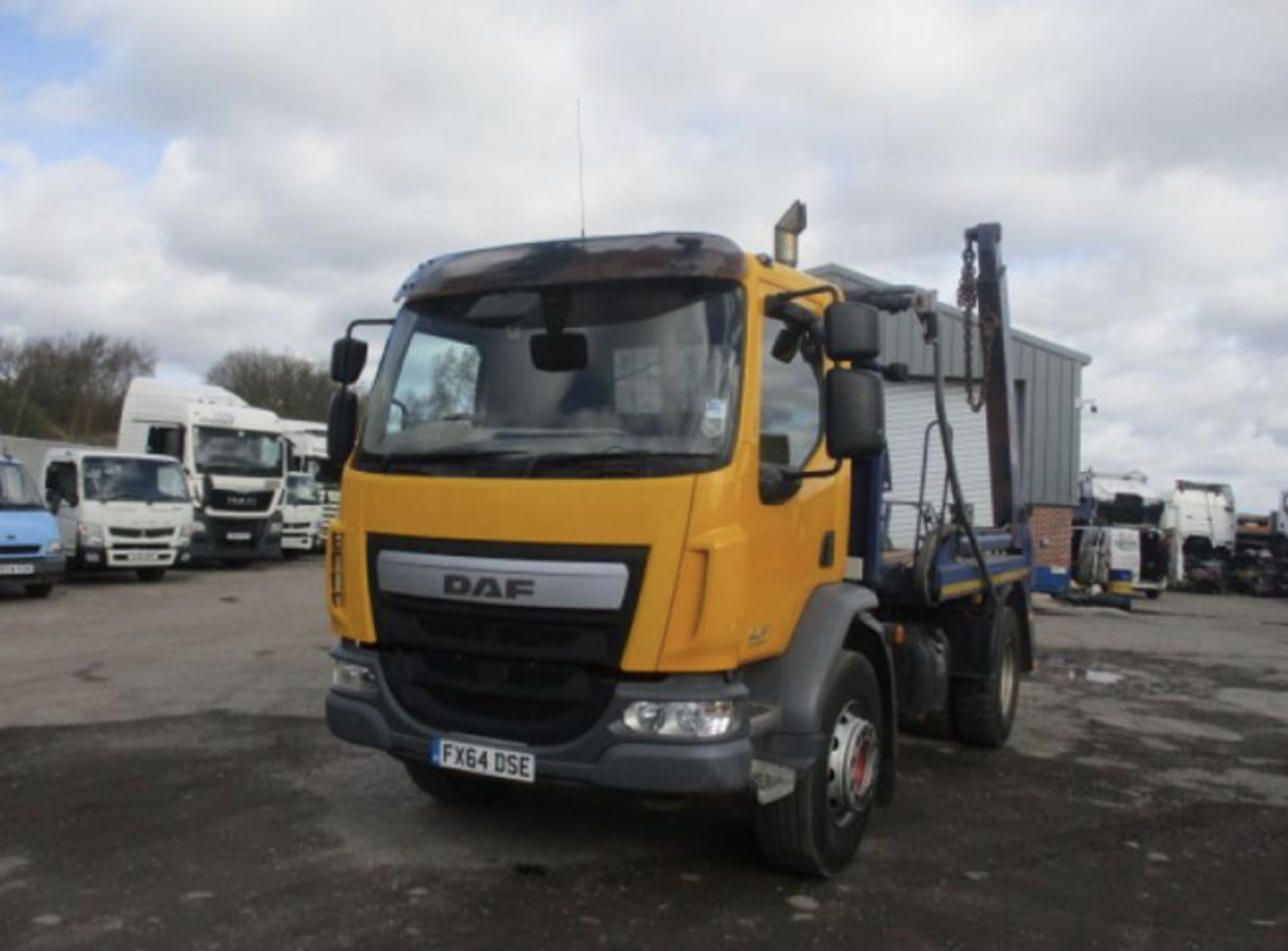 2014 DAF SKIP TRUCK