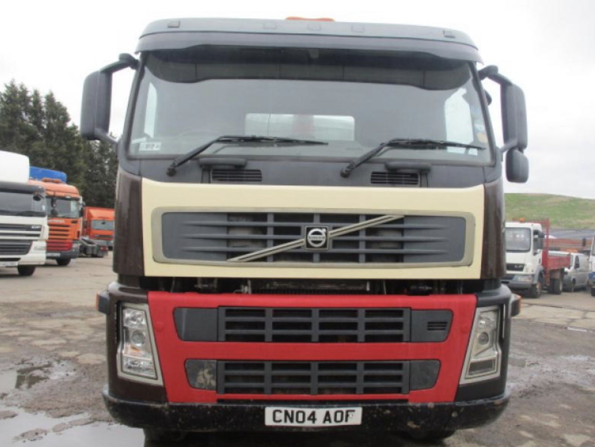 2004 VOLVO FM9 TIPPER - Image 2 of 8