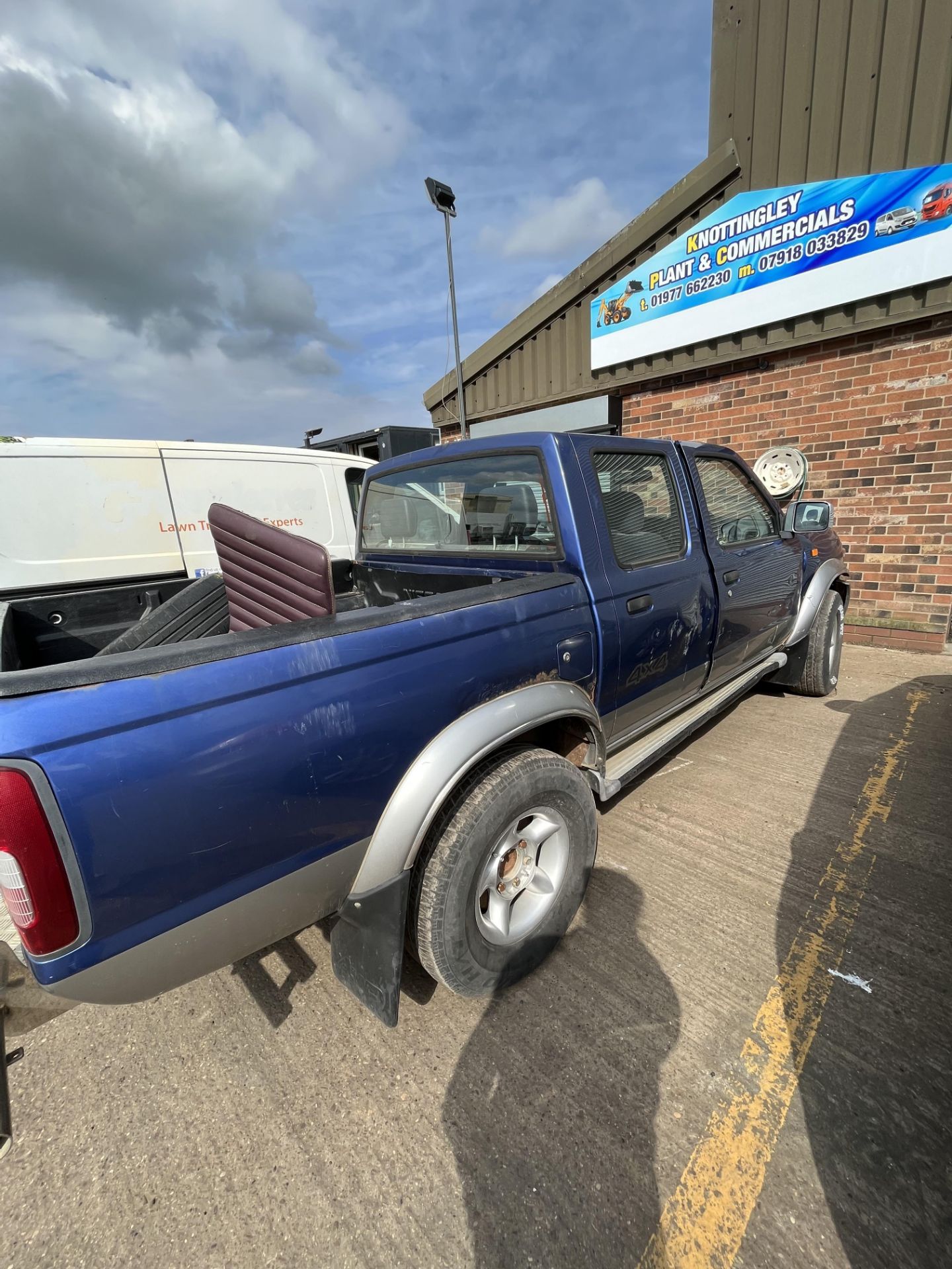 NISSAN PICKUP - Image 3 of 7