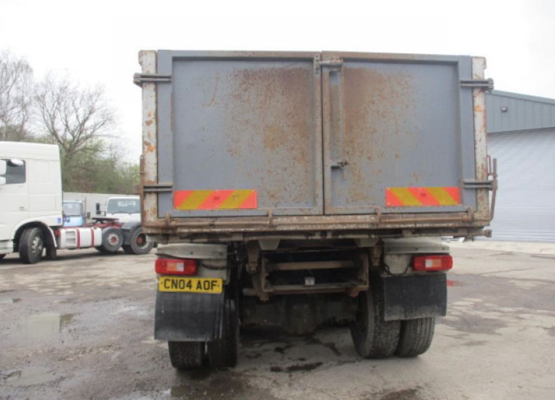 2004 VOLVO FM9 TIPPER - Image 8 of 8