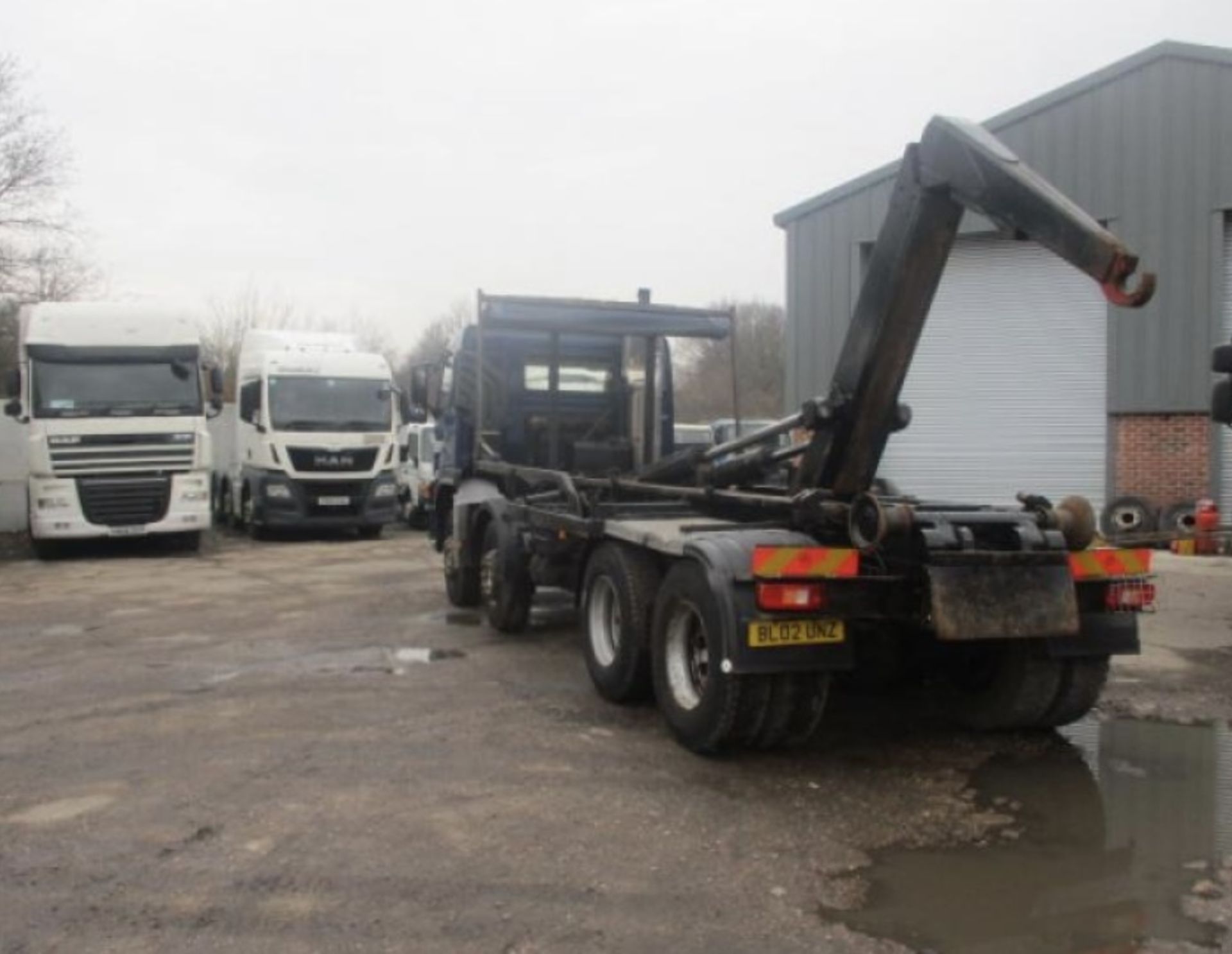 2002 VOLVO FM12 HOOK LOADER - Image 6 of 17