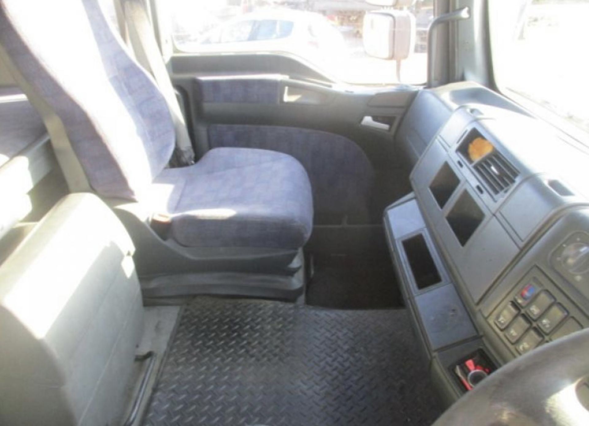 2006 ERF 6X2 TRACTOR UNIT - Image 14 of 18