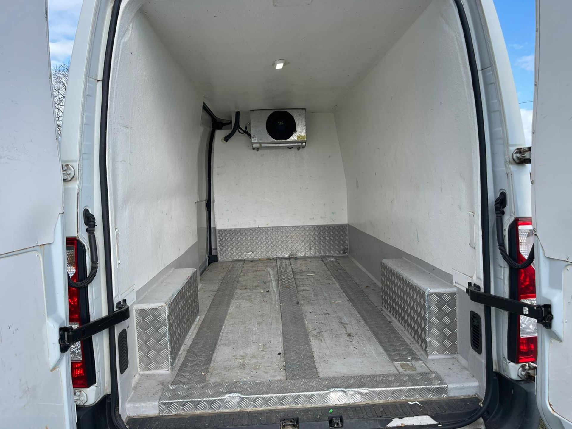 Nissan nv400 fridge van - Image 8 of 14