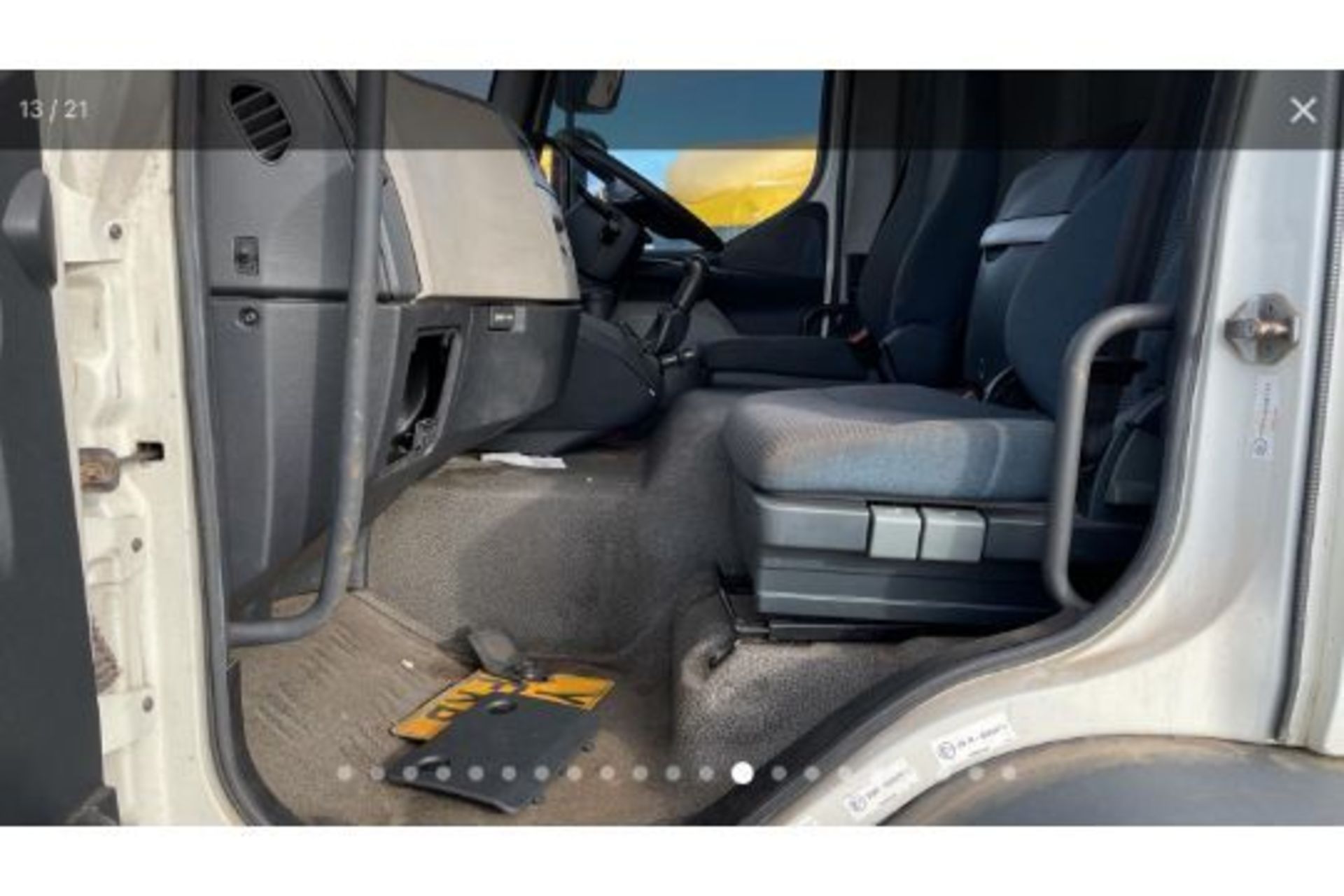 2011 VOLVO FL220 - Image 3 of 23