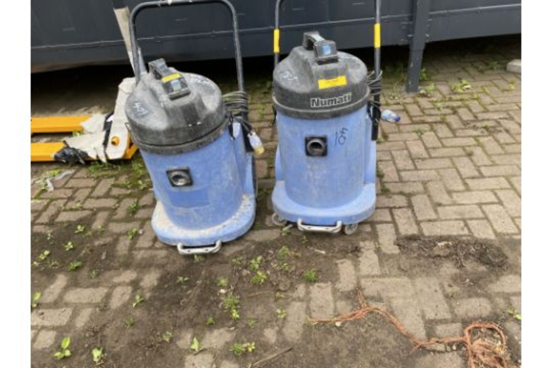 INDUSTRIAL HOOVERS