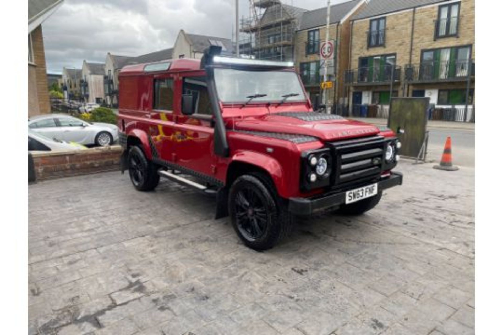 Land Rover Defender 110 xs - Image 15 of 19