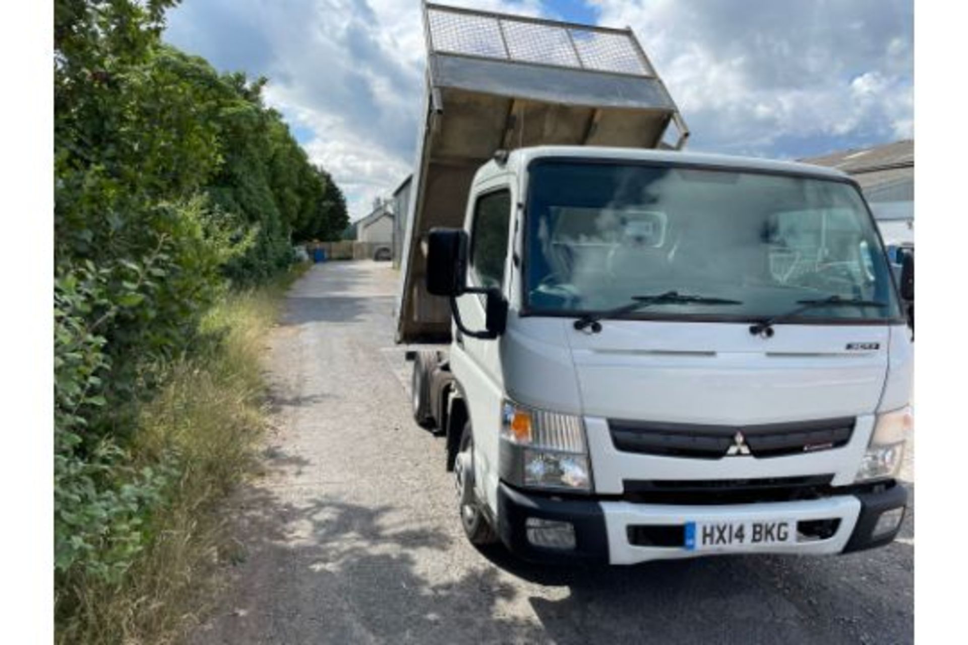 2014 MITSUBISHI FUSO TIPPER - Image 2 of 3