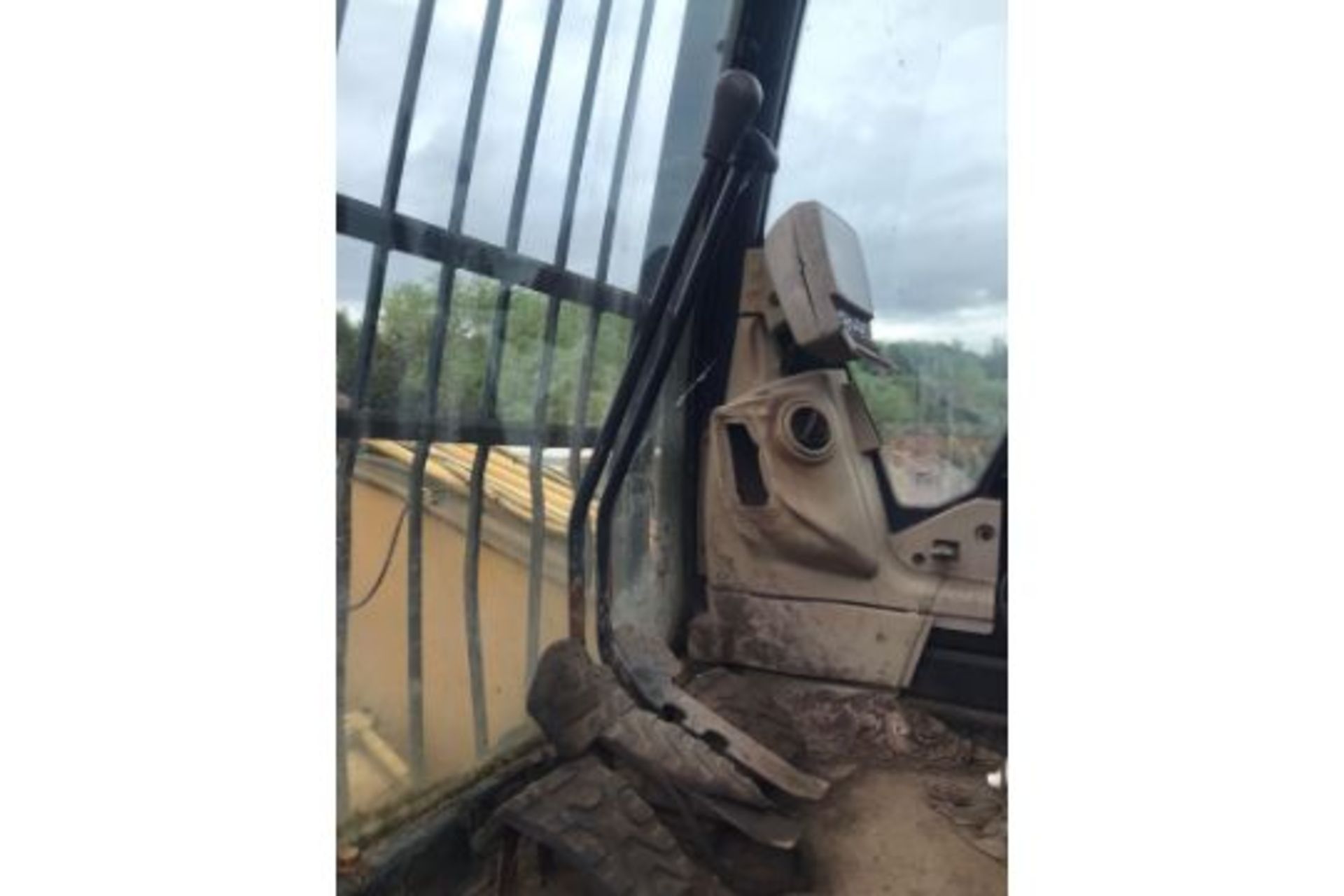 CAT 330C TRACKED SCRAP HANDLER - Image 13 of 15