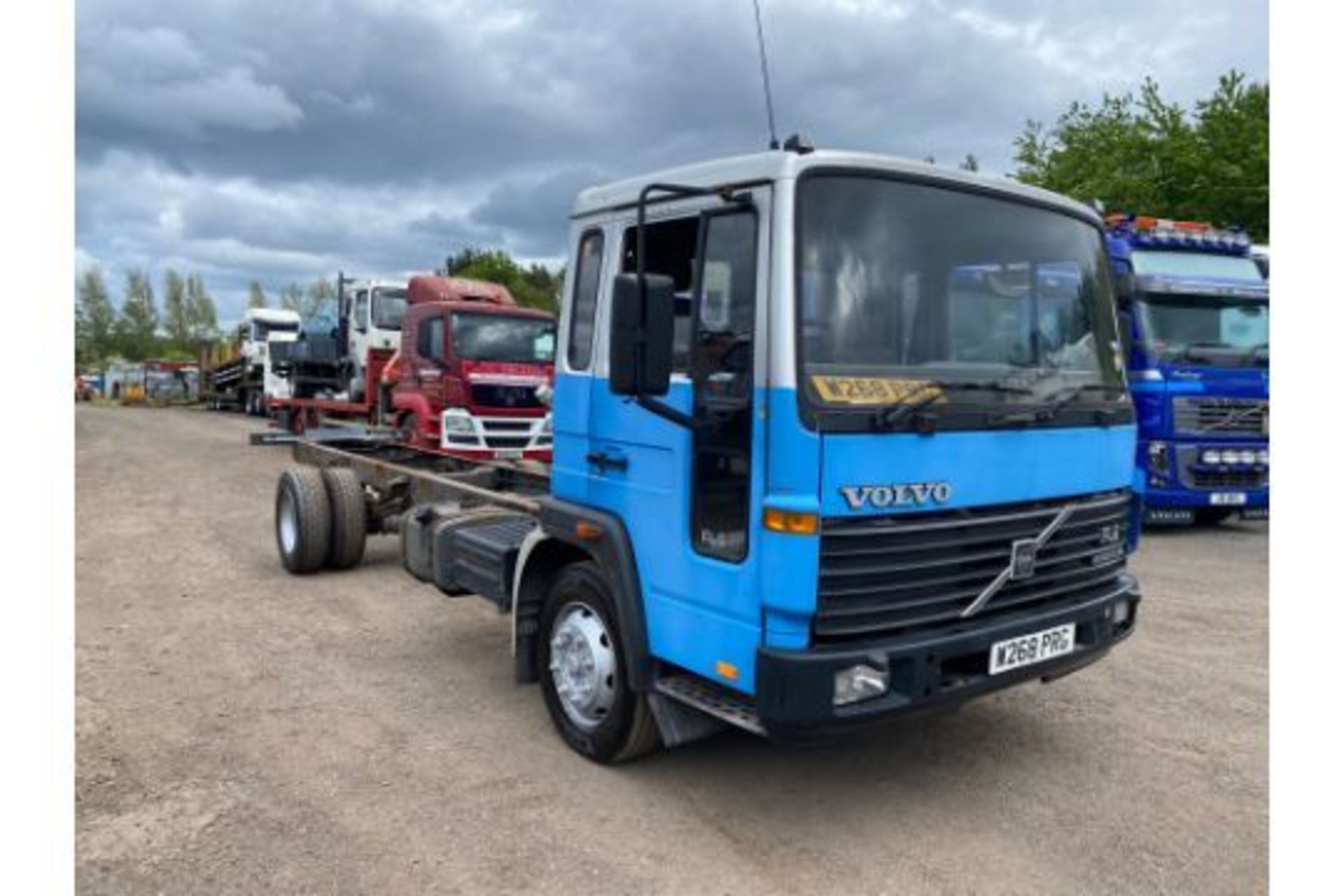 2000 VOLVO FL611 - Image 2 of 11