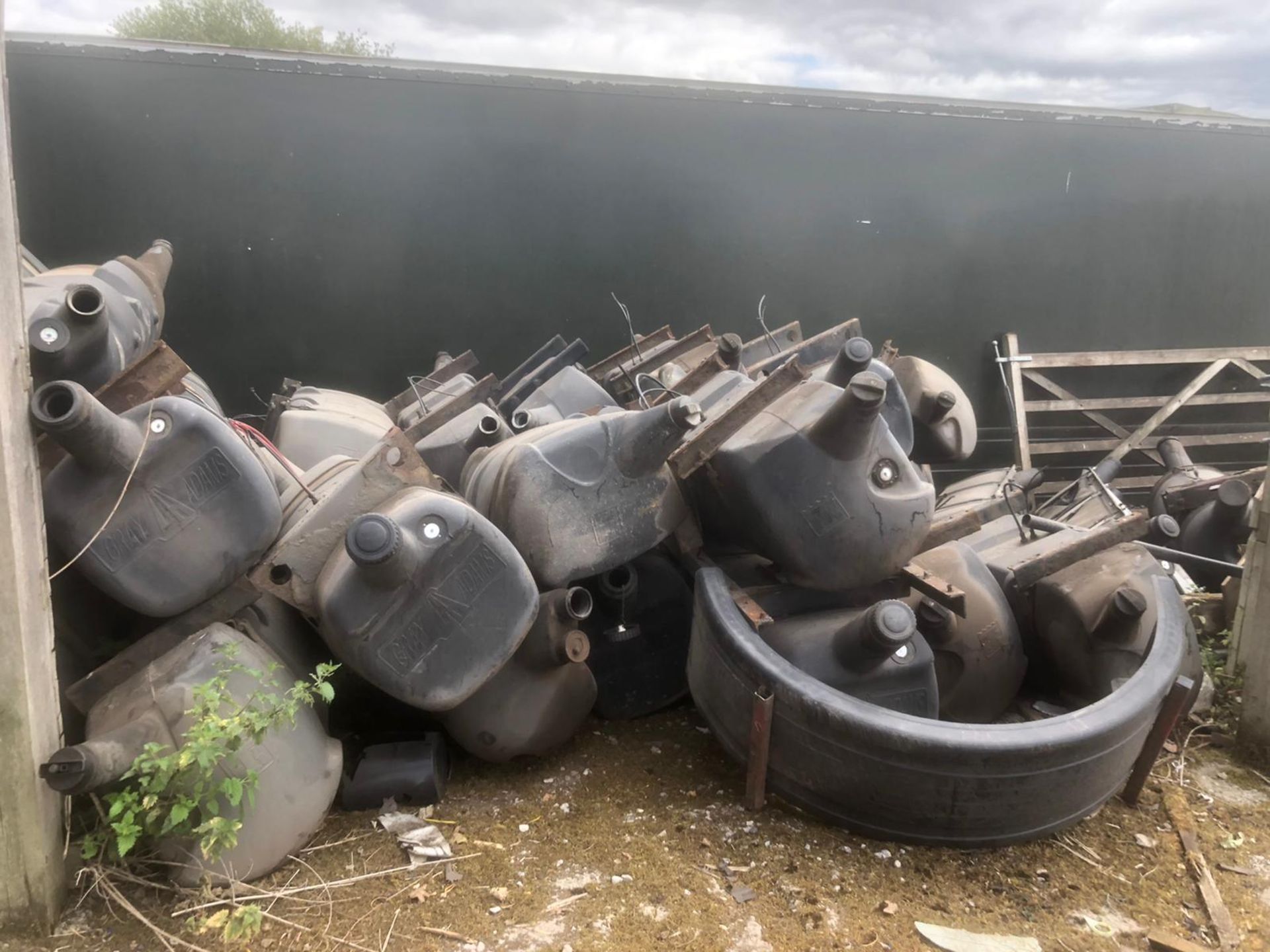 25 LITERES DIESEL TANKS - Image 9 of 15