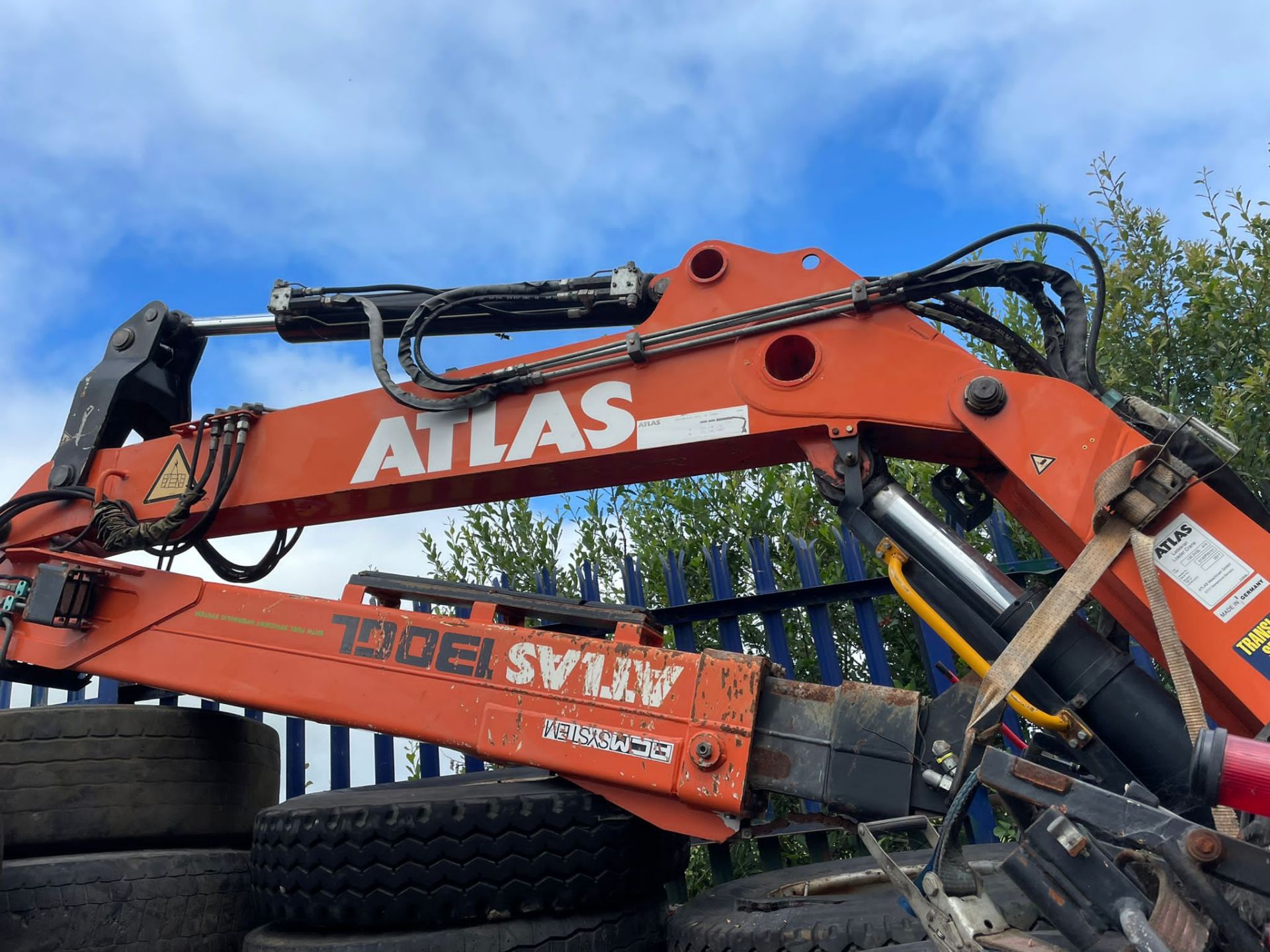 .ATLAS TRUCK CRANE