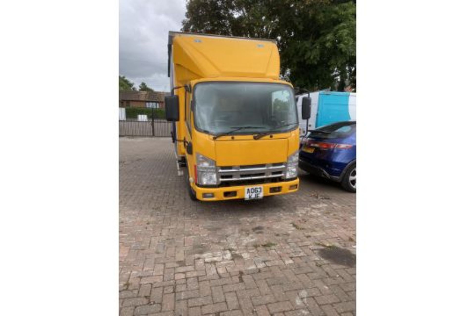 EURO 6 ISUZU TRUCKS - Image 2 of 11