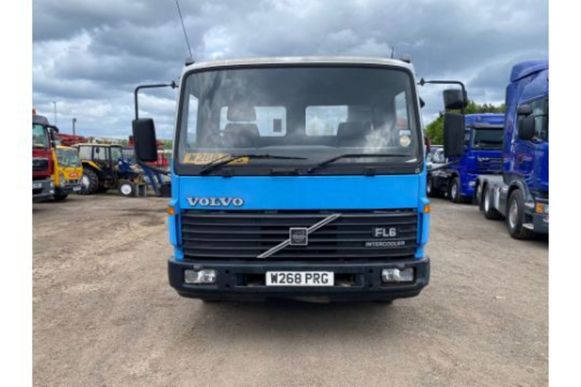 2000 VOLVO FL611