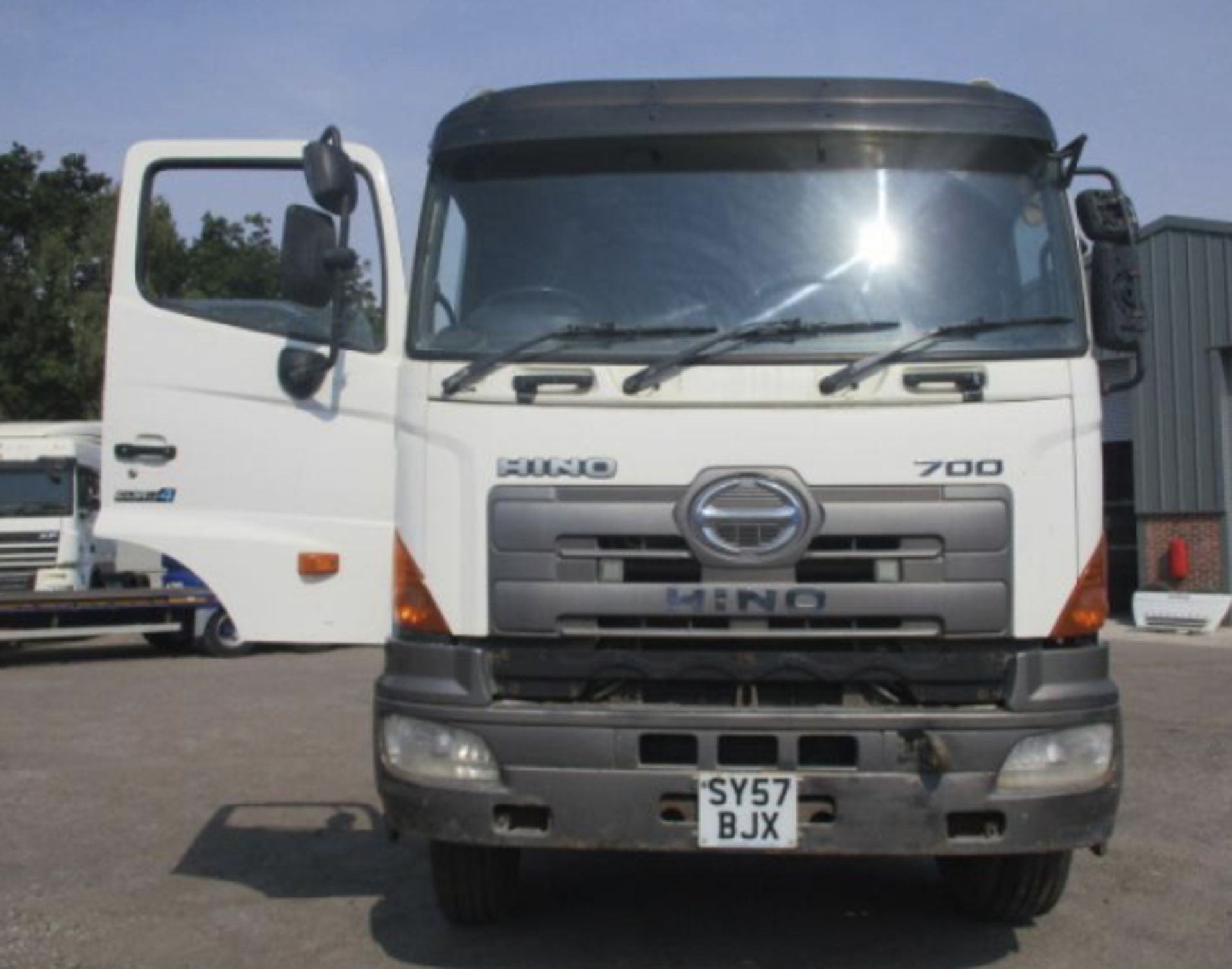 HINO 700