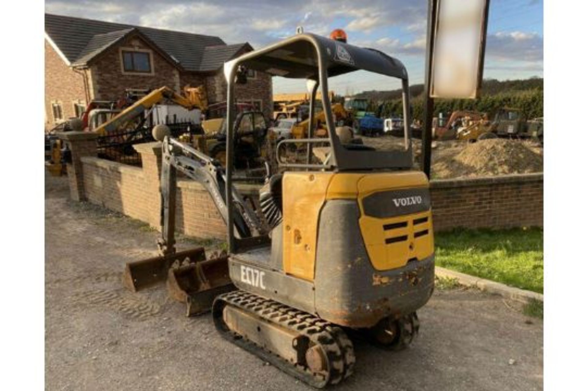 VOLVO EC17C MINI DIGGER DUMPER EXCAVATOR JCB - Image 2 of 11