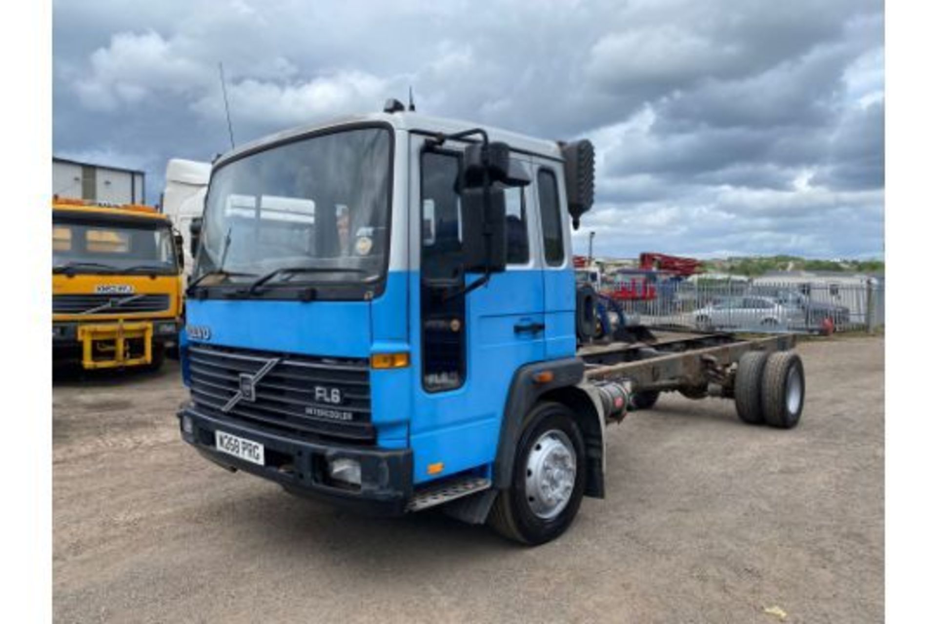 2000 VOLVO FL611 - Image 3 of 11