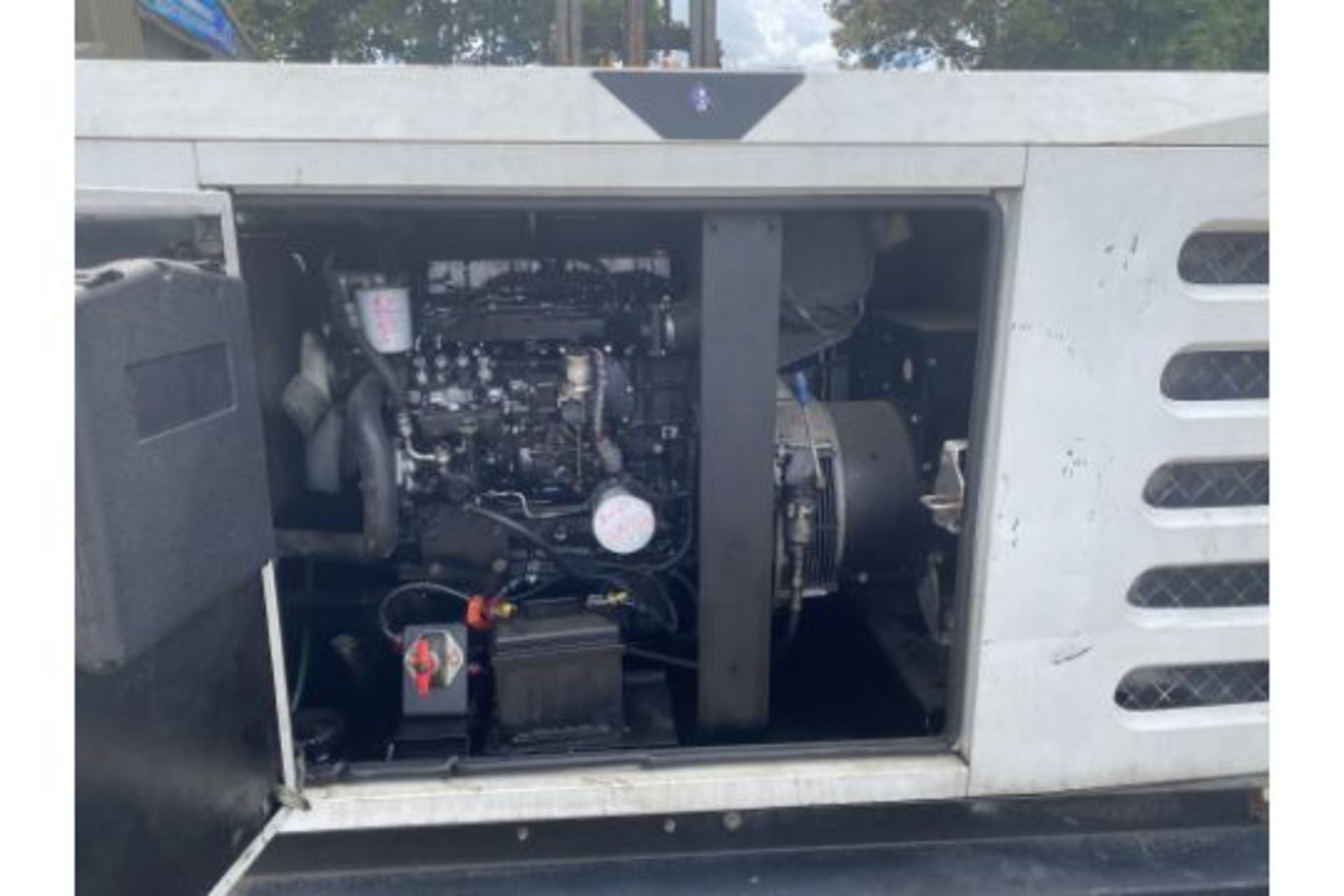 30KVA SDMO SUPER SILENCED GENERATOR - Image 7 of 14