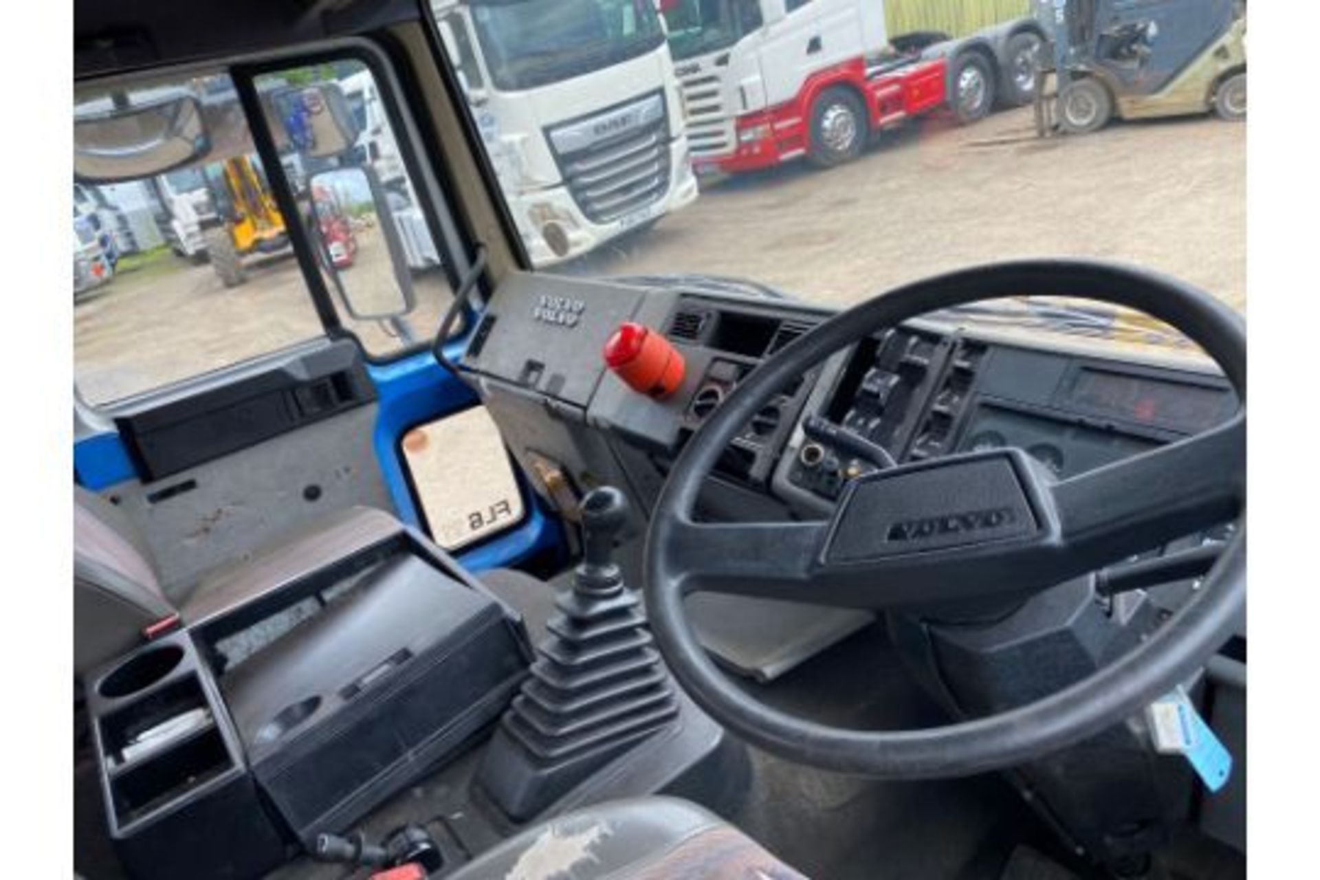 2000 VOLVO FL611 - Image 10 of 11