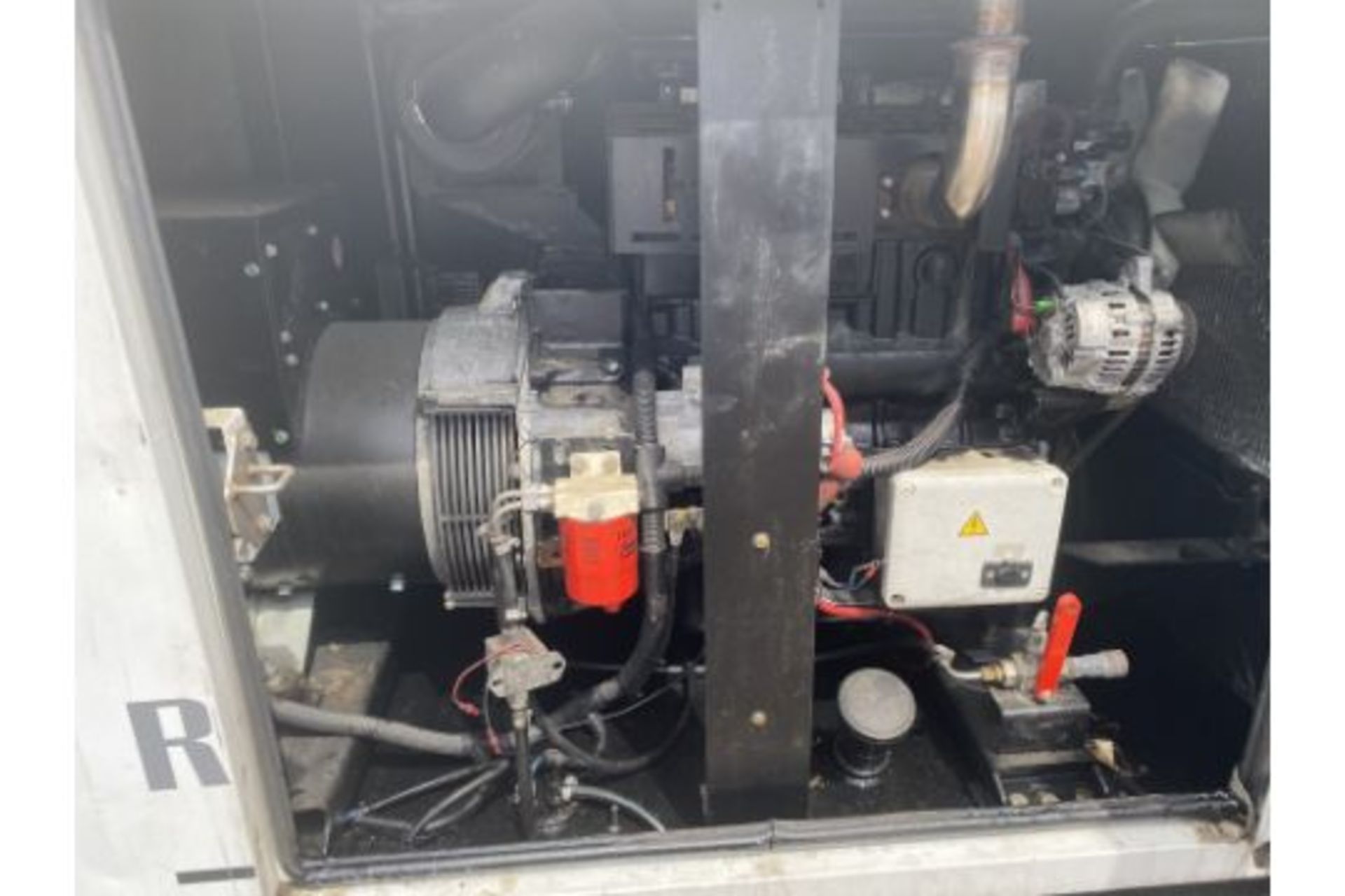 30KVA SDMO SUPER SILENCED GENERATOR - Image 6 of 14