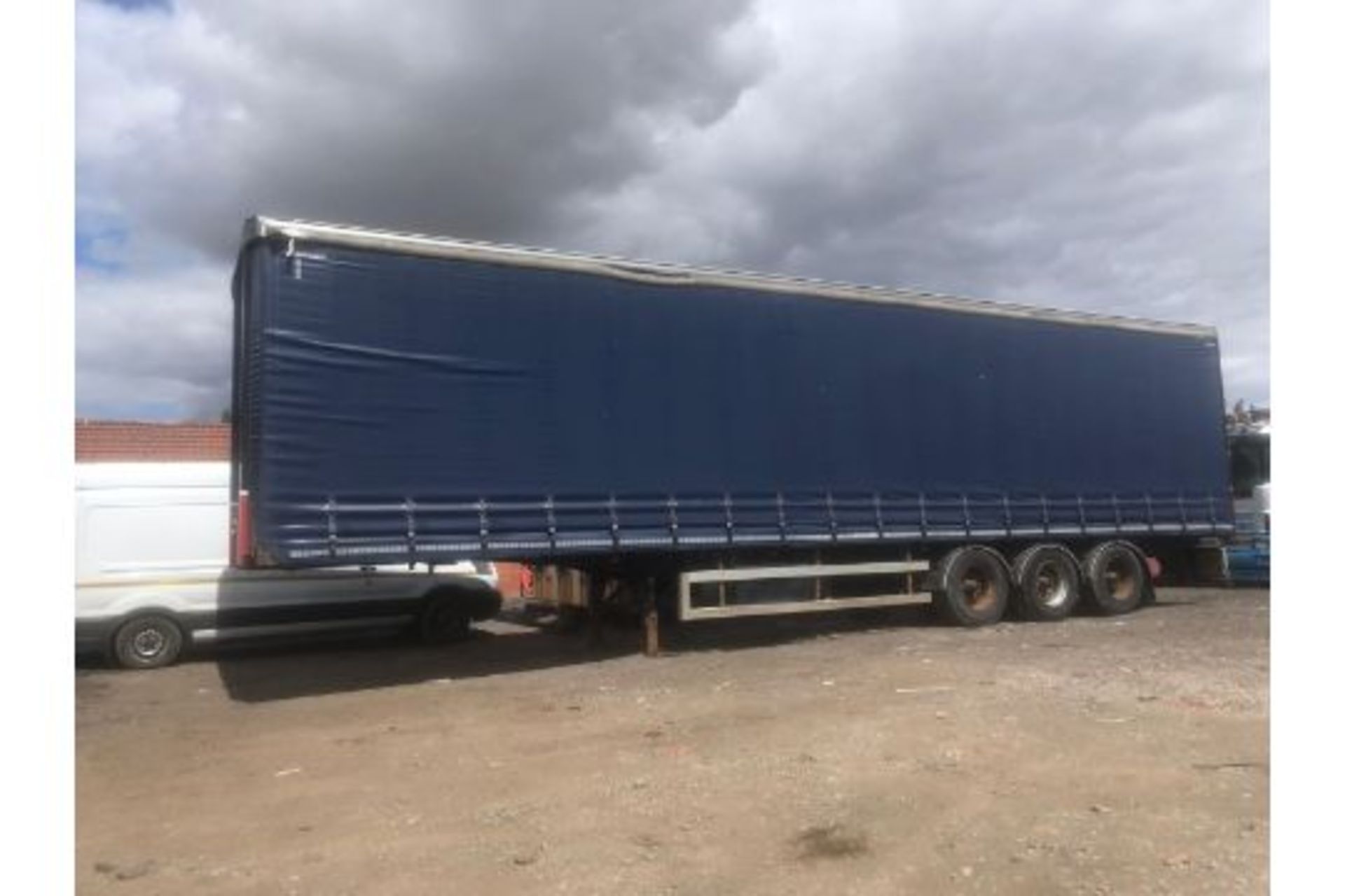 TRI AXEL CURTAINSIDE TRAILER - Image 2 of 12