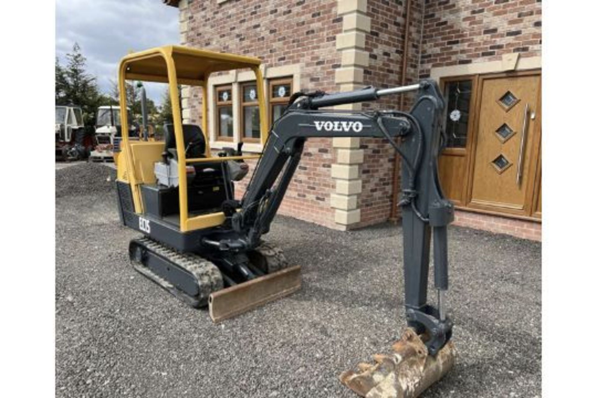 VOLVO EC125 XR MINI DIGGER