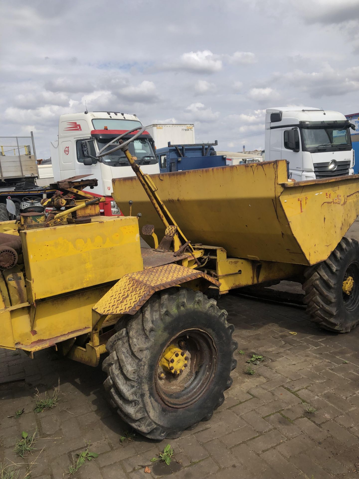 3TON LISTER STRAIT TIP DUMPER - Image 3 of 5