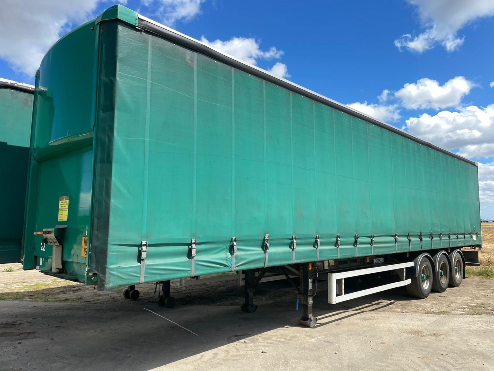 2004 SDC CURTAINSIDER TRAILER