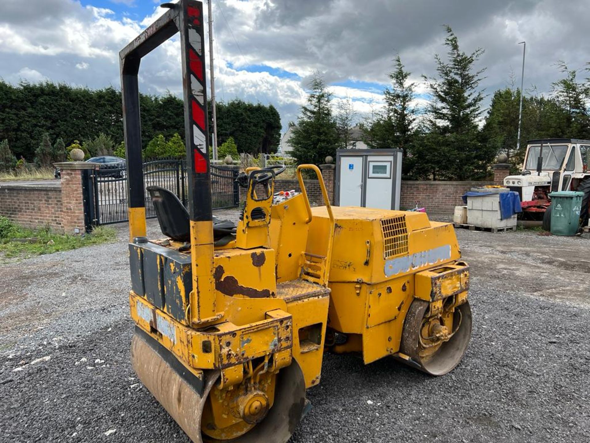 BOMAG 120-2 vibrating roller - Image 2 of 4