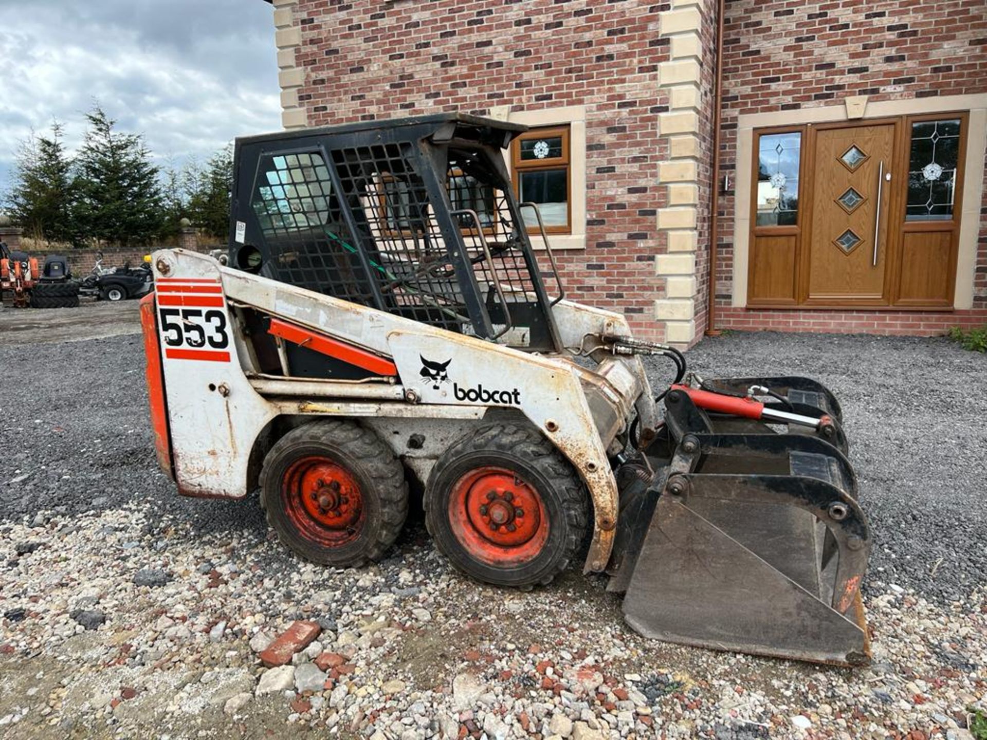 BOBCAT 553 SKID STEER - Image 2 of 7