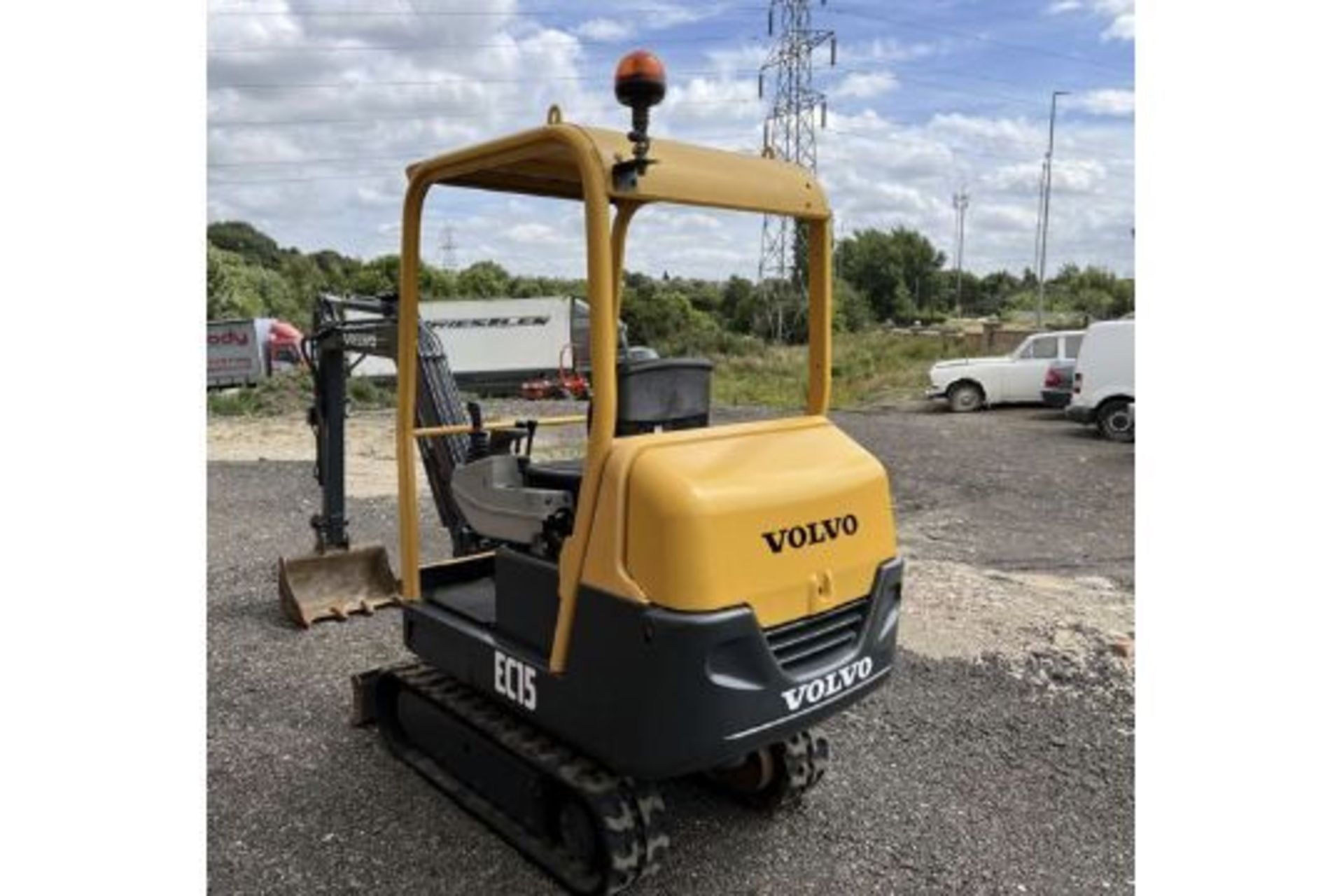 VOLVO EC125 XR MINI DIGGER - Image 4 of 7